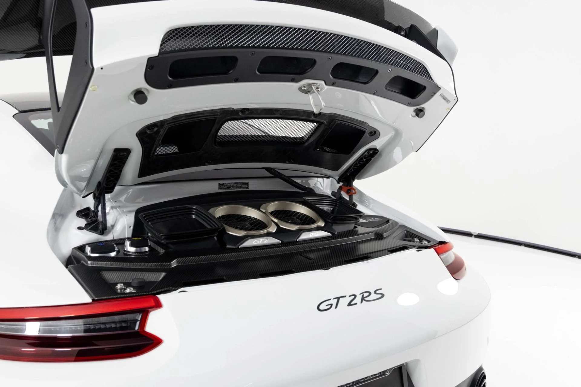 mph047_665452084_Used_2018_Porsche_911_GT_2_RS_1763508422_90bef90065