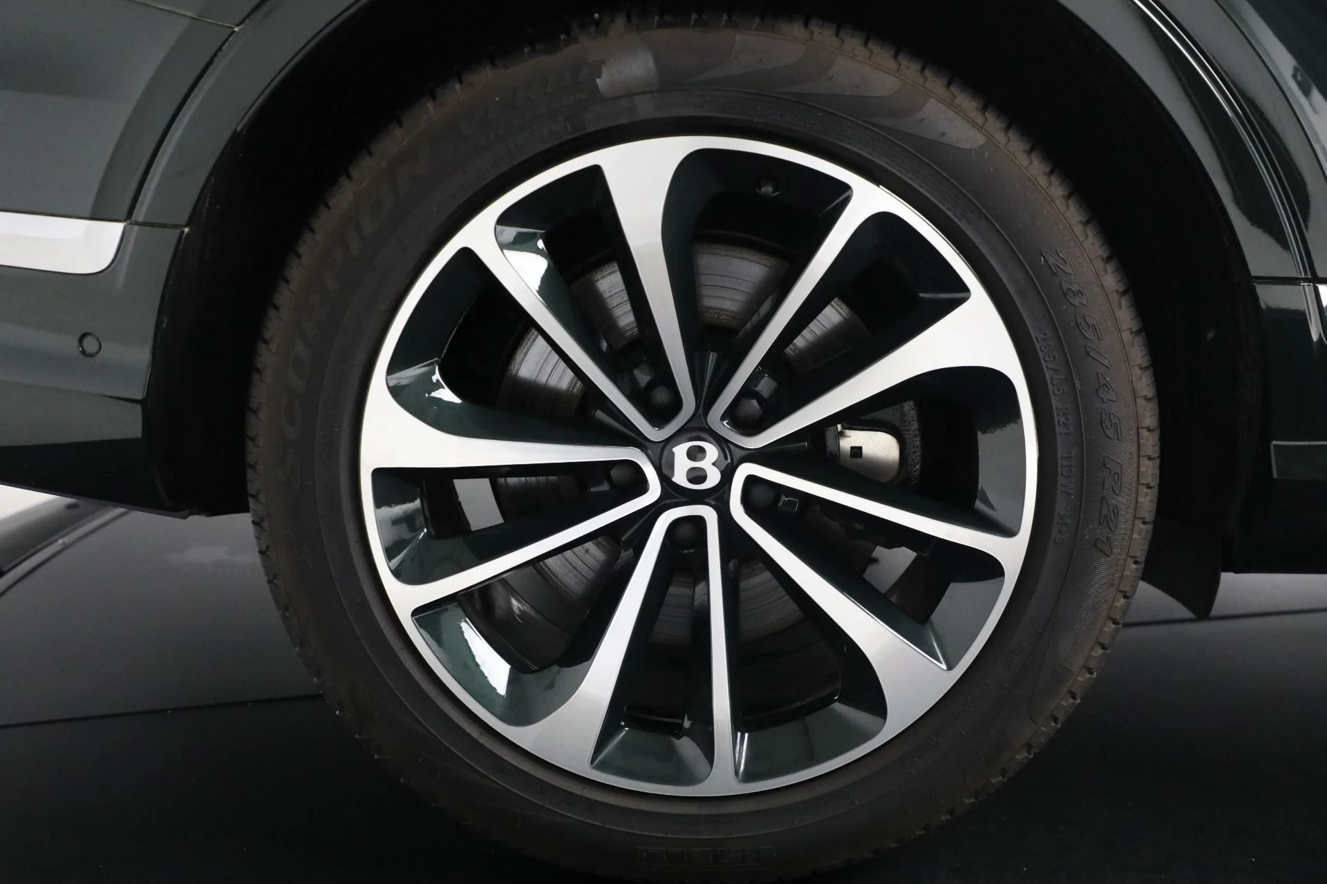 mph047_667689503_New_2023_Bentley_Bentayga_V8_83114a68f2