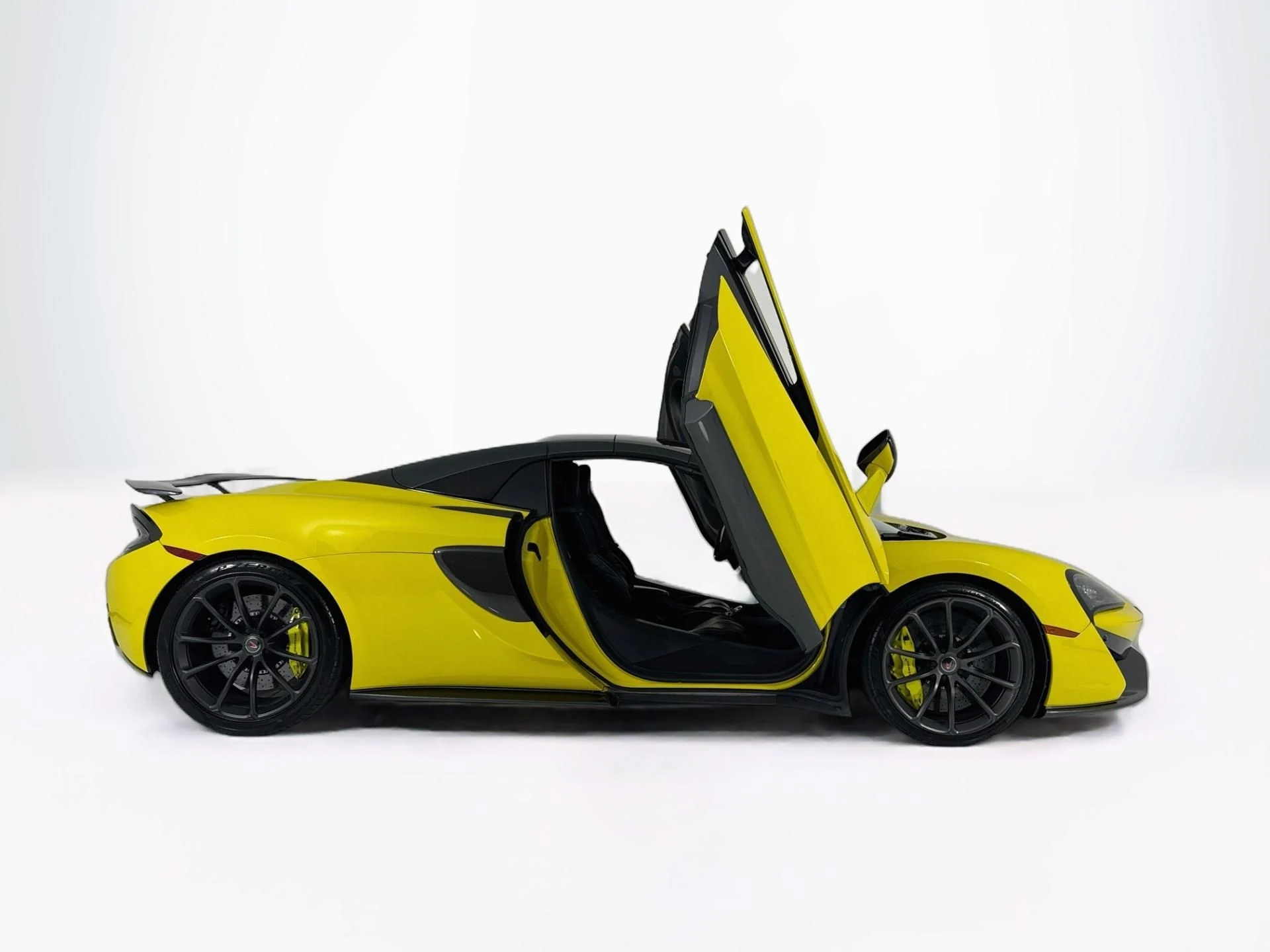 mph047_667843269_Used_2018_Mc_Laren_570_S_Spider_1793227968_d4d8d43542