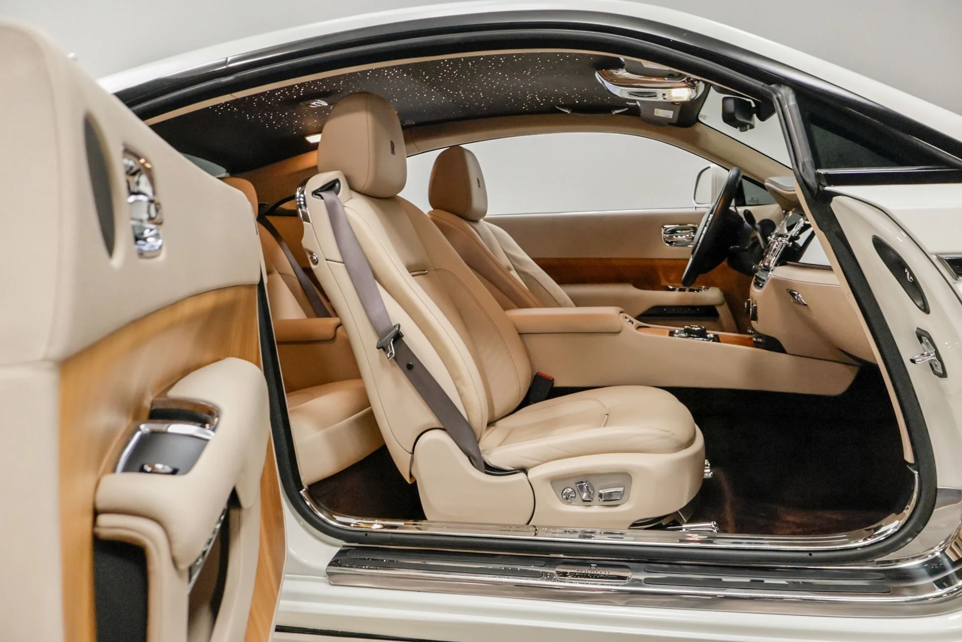 mph047_67569076_Used_2014_Rolls_Royce_Wraith_1761229895_07cb7a0357