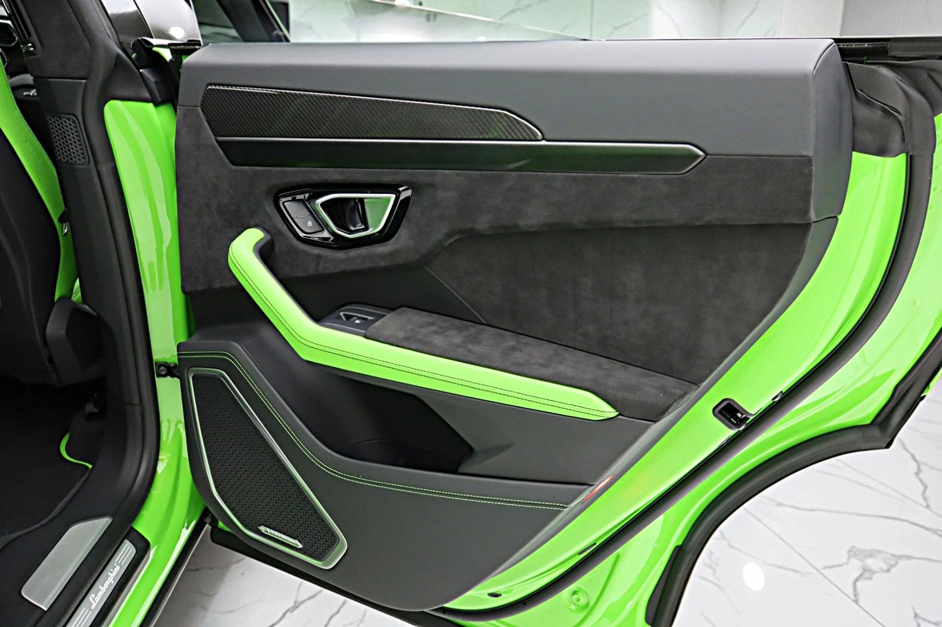 mph047_682454255_Used_2021_Lamborghini_Urus_SELEZIONE_PRE_OWNED_CERTIFIED_PEARL_CAPSULE_f69299c4e3