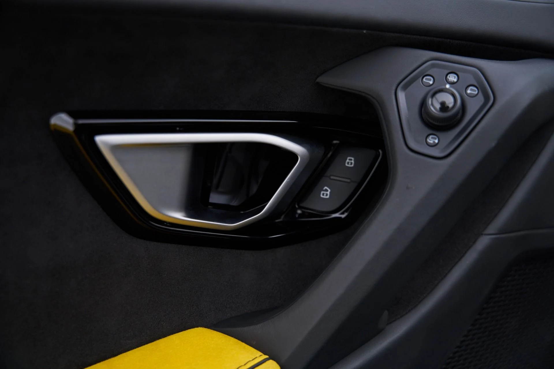 mph047_704475628_Used_2024_Lamborghini_Huracan_1793135592_d8f5403750