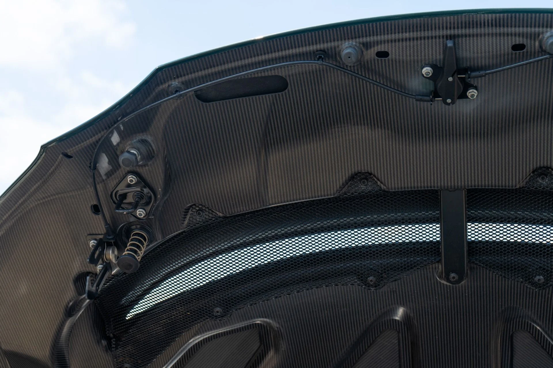 mph047_705124493_Used_2023_Aston_Martin_Vantage_V12_1778619446_aae8e95793