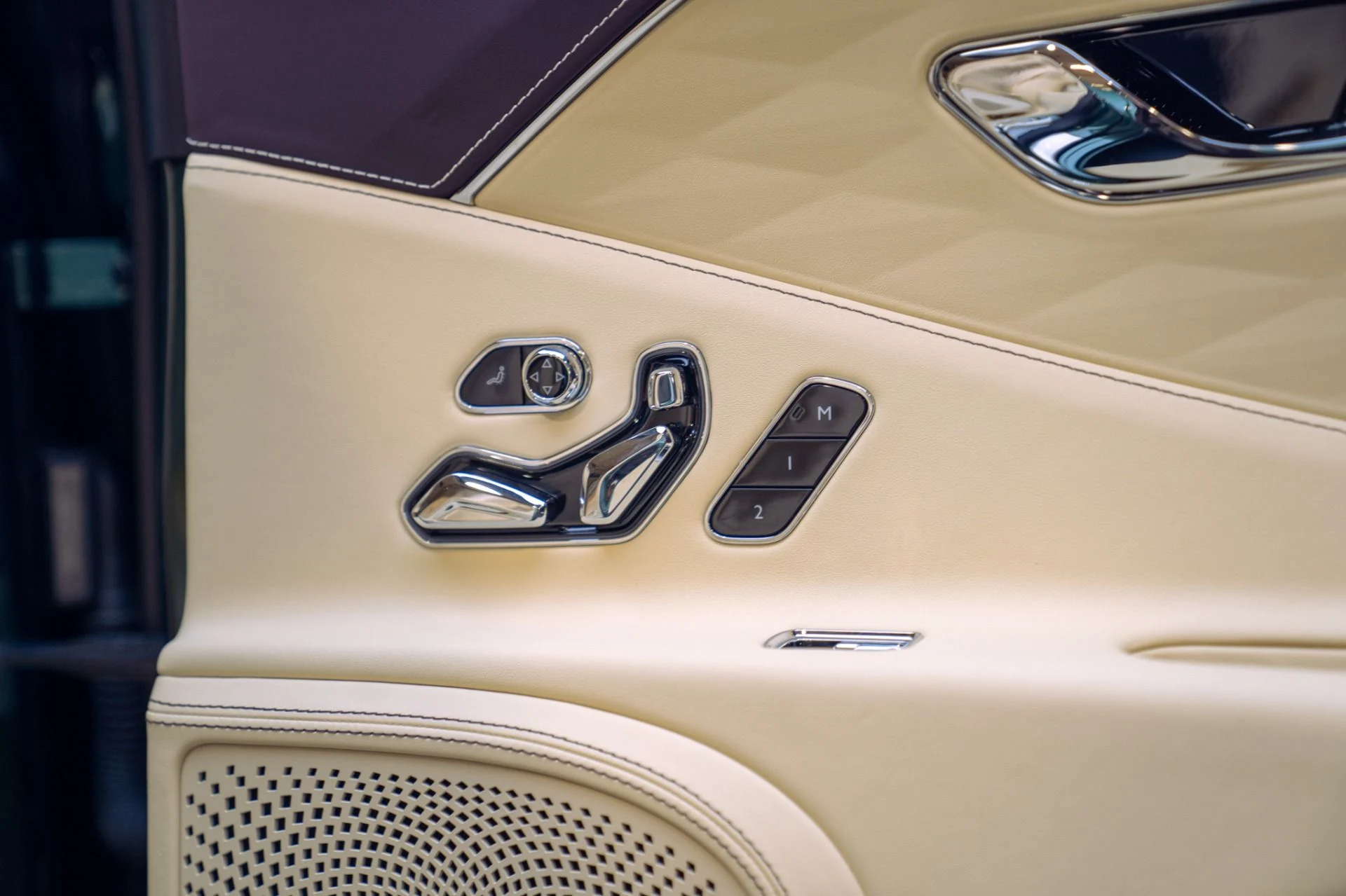 mph047_706264006_Used_2022_Bentley_Flying_Spur_V8_1790700947_9d9fa7c66e