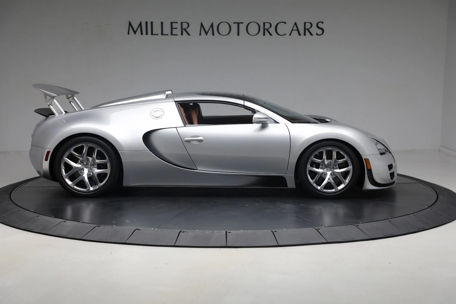 mph047_738802694_Used_2015_Bugatti_Veyron_164_Grand_Sport_Vitesse_f9c1d8f383