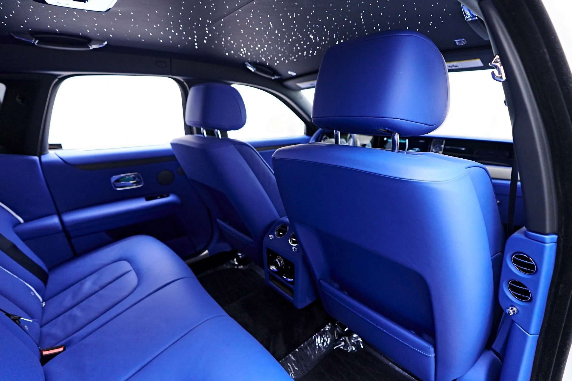 mph047_750082116_Used_2024_Rolls_Royce_Ghost_Base_1757190843_4ba5b5b499