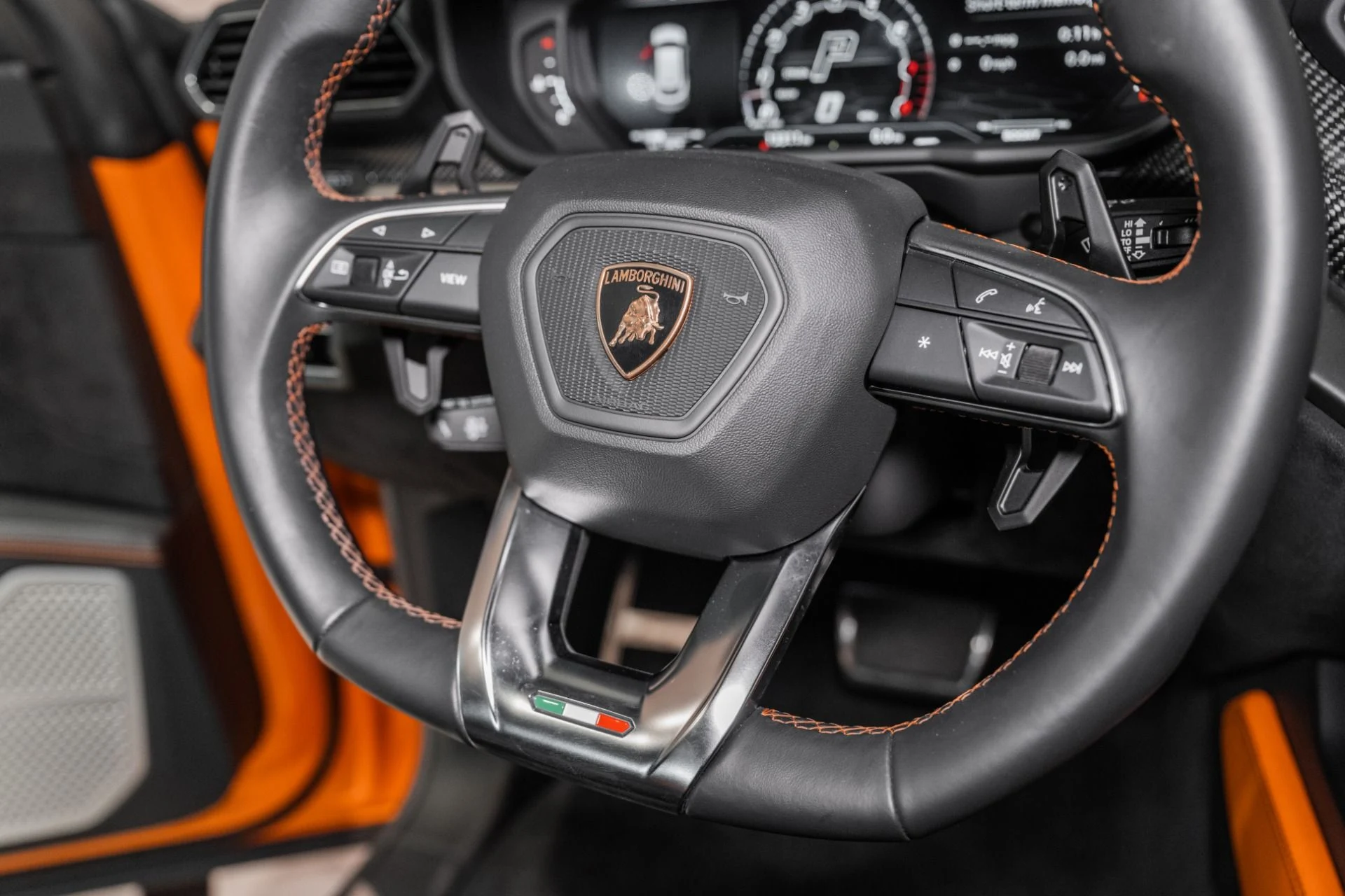 mph047_752708132_Used_2022_Lamborghini_Urus_Pearl_Capsule_1773410025_667948b8c7