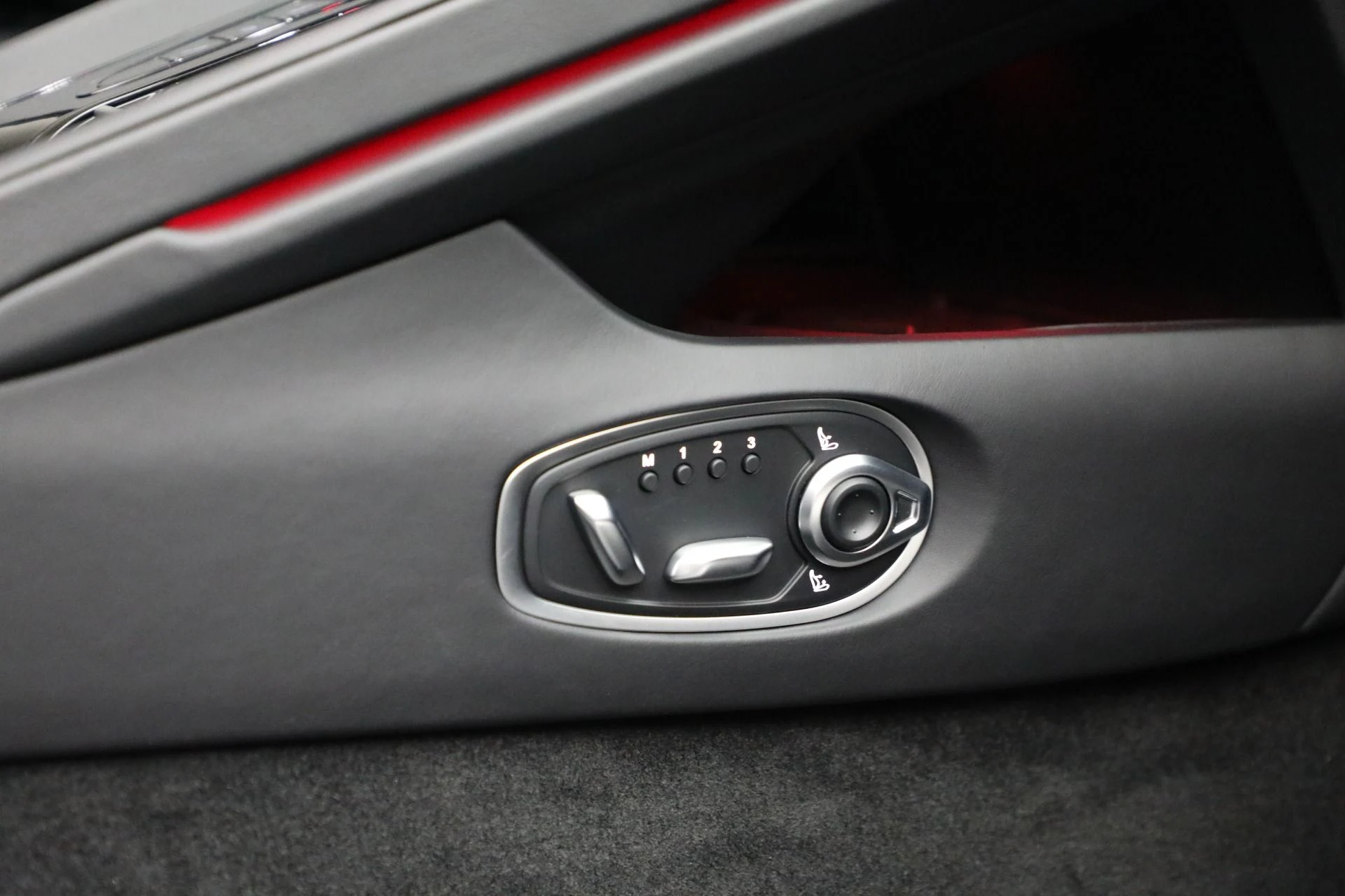 mph047_767679566_New_2025_Aston_Martin_DB_12_Volante_6120a167d4