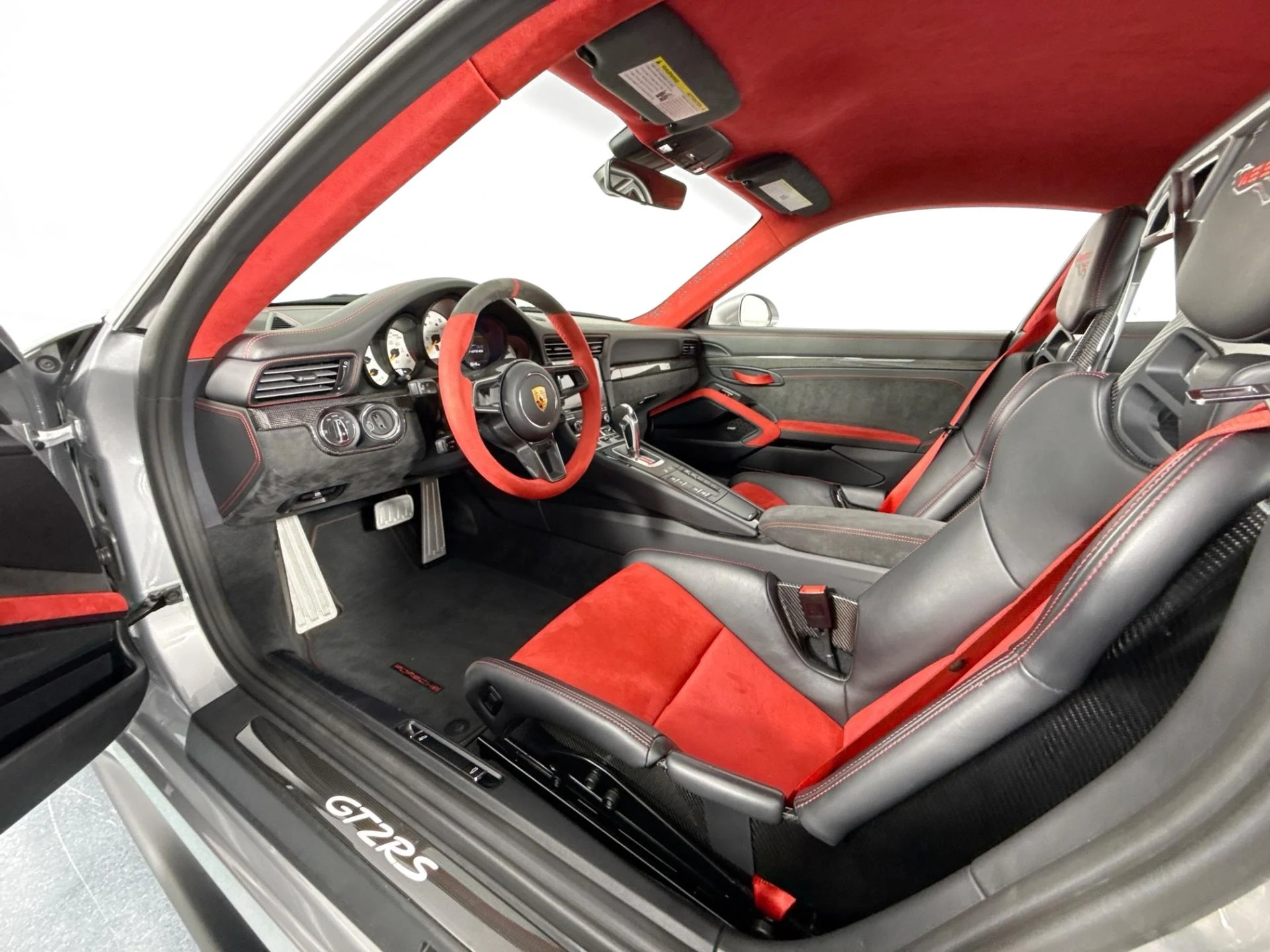 mph047_804360280_Used_2018_Porsche_911_GT_2_RS_1784762995_fc1e74042c