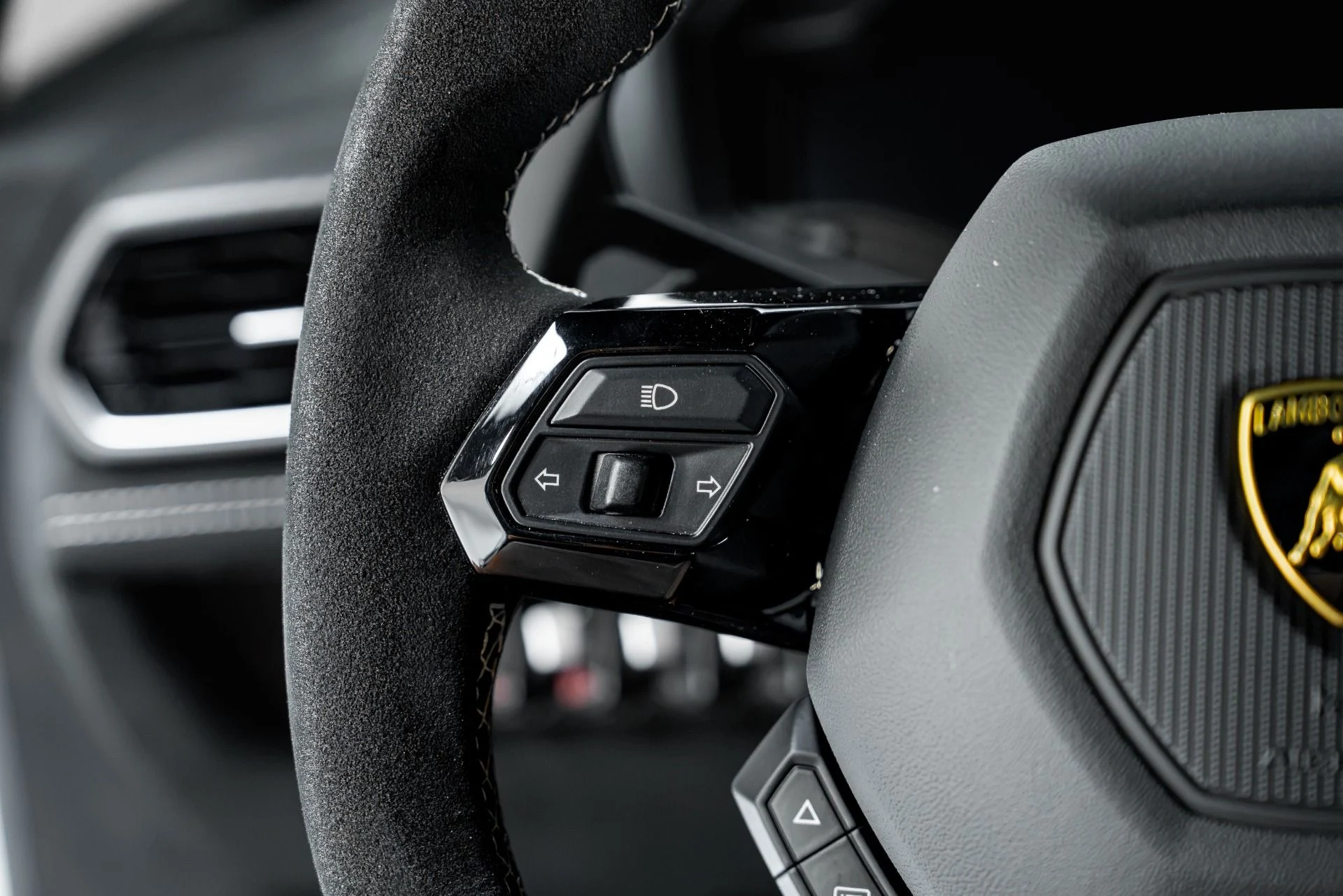 mph047_809653374_Used_2022_Lamborghini_Huracan_STO_1790709112_11f95bb342