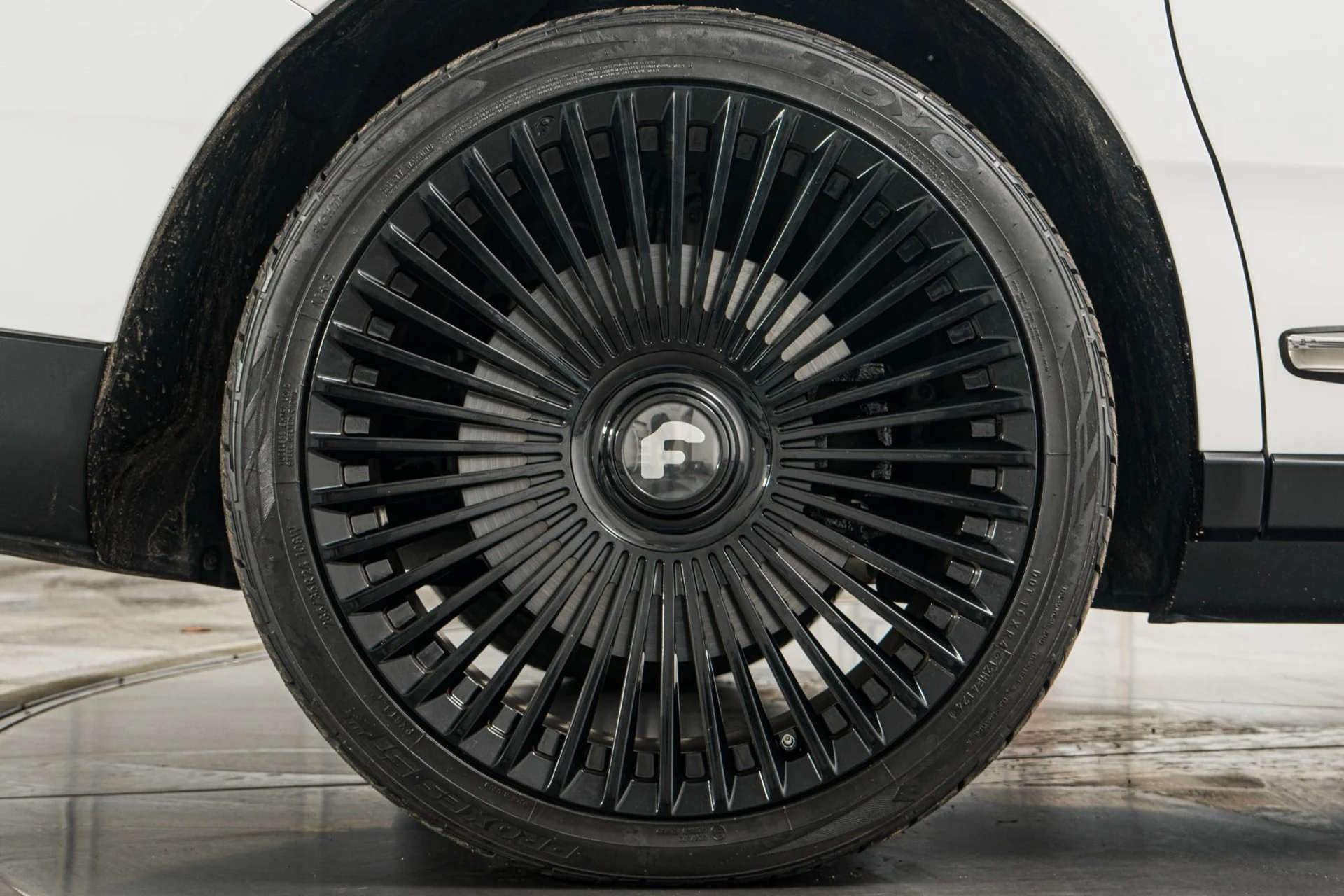 mph047_824972273_Used_2020_Rolls_Royce_Cullinan_Polished_22_Wheels_Rear_Theatre_Configuration_Rolls_Royce_Bespoke_Audio_1771596522_1b6394fbca