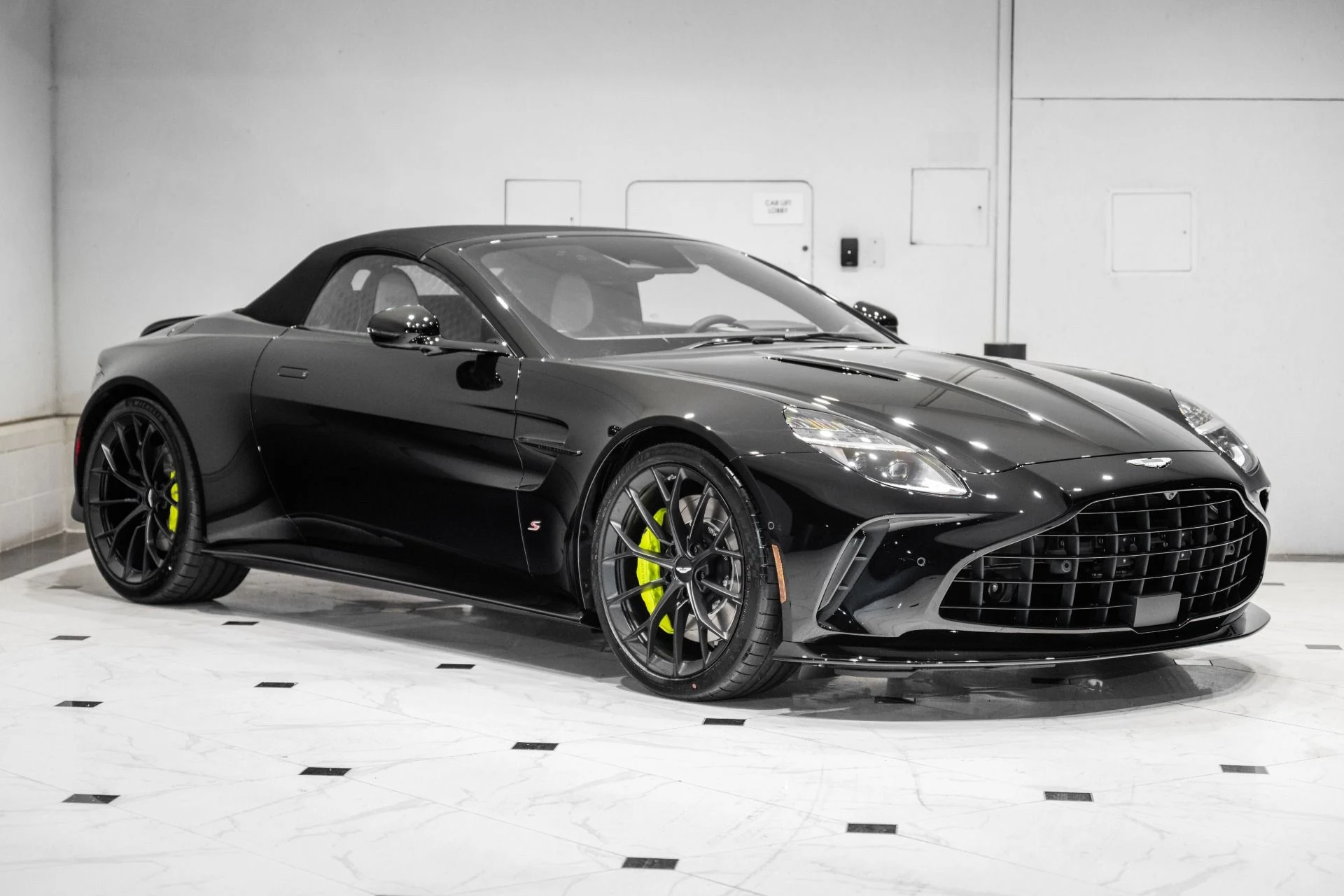 mph047_832194807_New_2026_Aston_Martin_Vantage_S_Roadster_1780941042_eff2e4096a