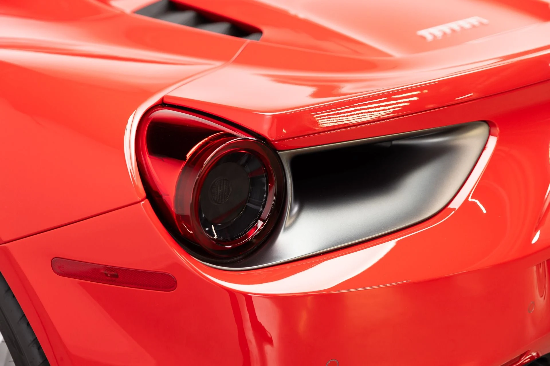 mph047_837263764_Used_2019_Ferrari_488_Spider_1787231247_9d0ce58ff9