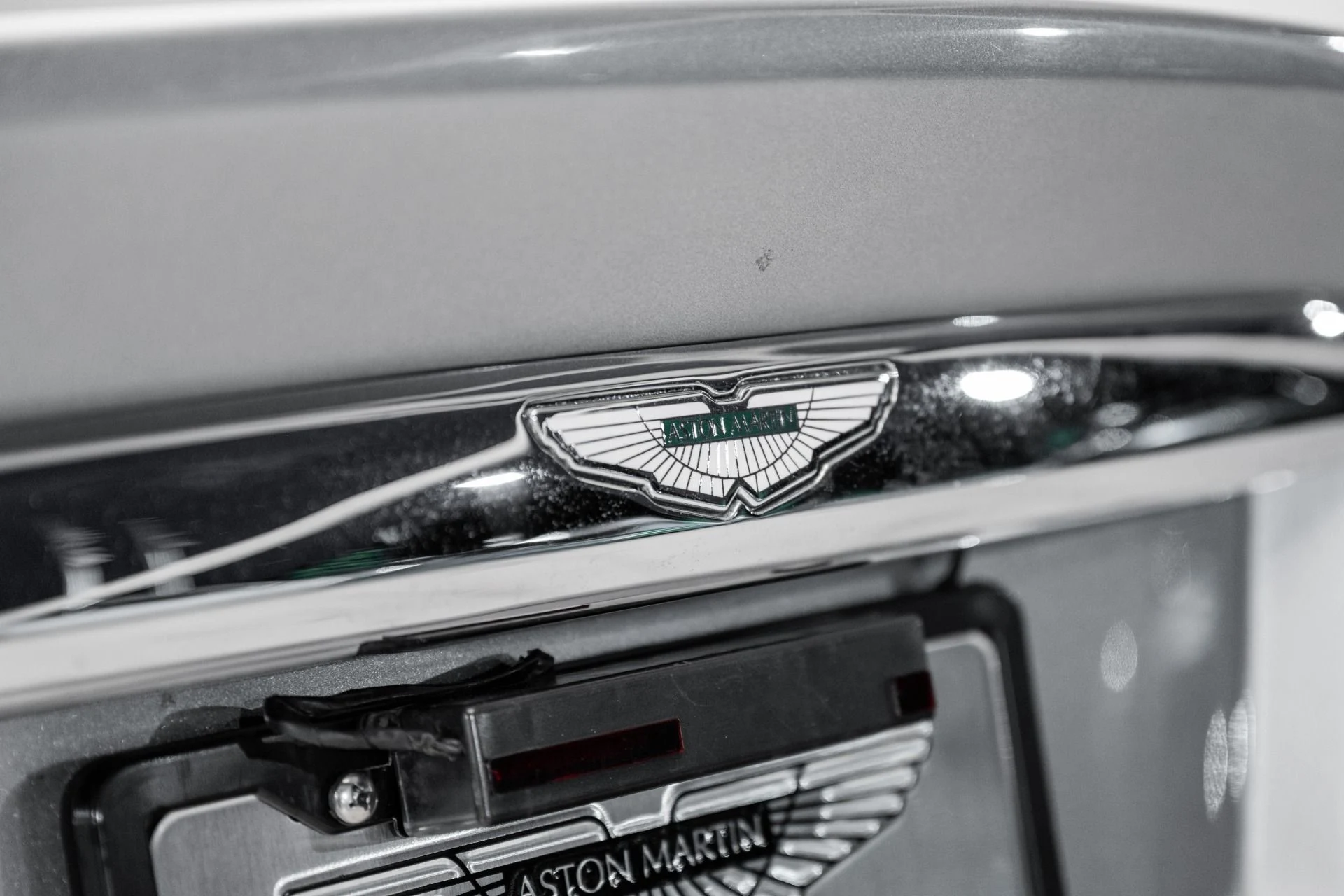 mph047_840175344_Used_2002_Aston_Martin_Vanquish_V12_1750947116_05f8ccc6fa