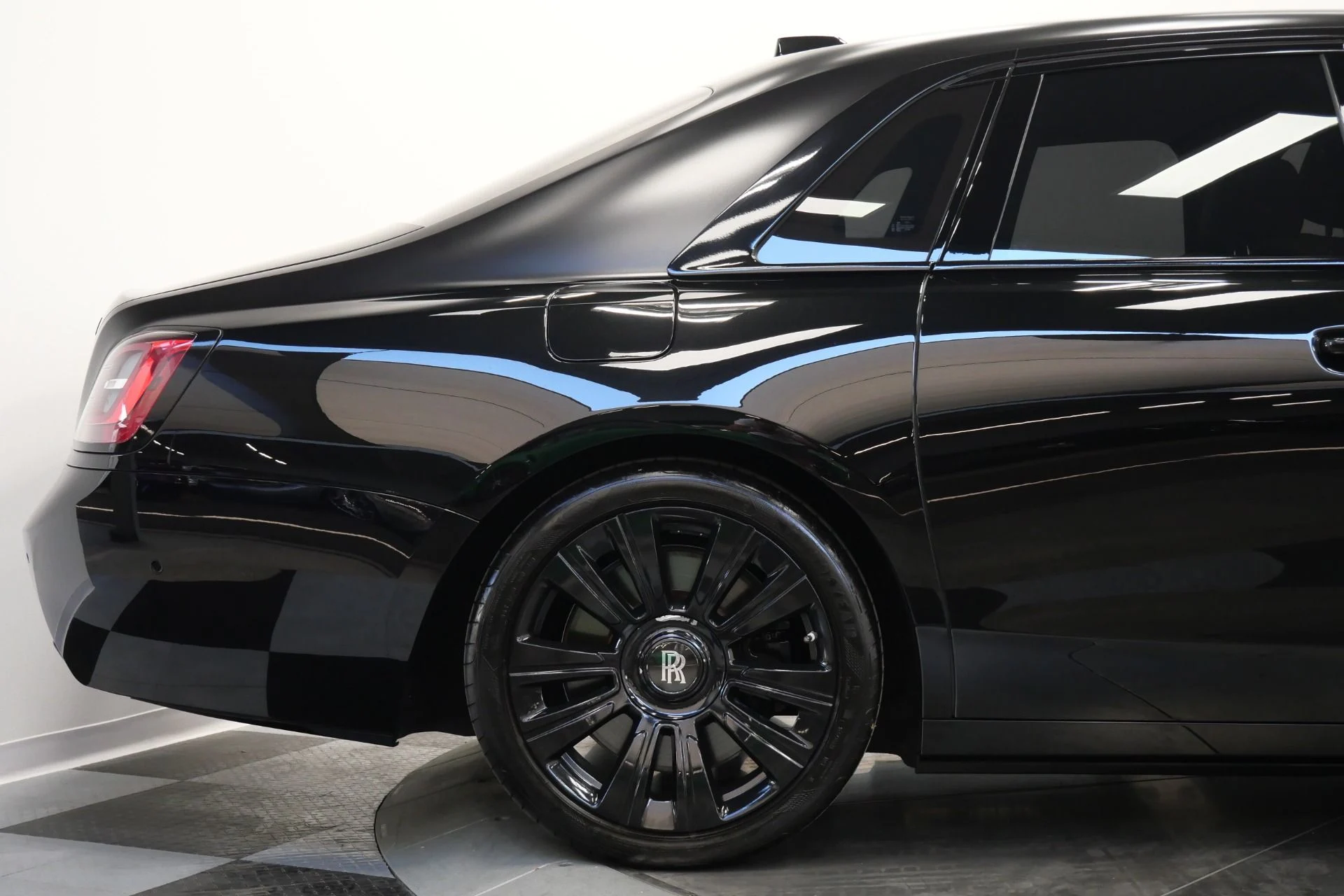 mph047_844320060_Used_2022_Rolls_Royce_Ghost_1773938186_ce25ceef30