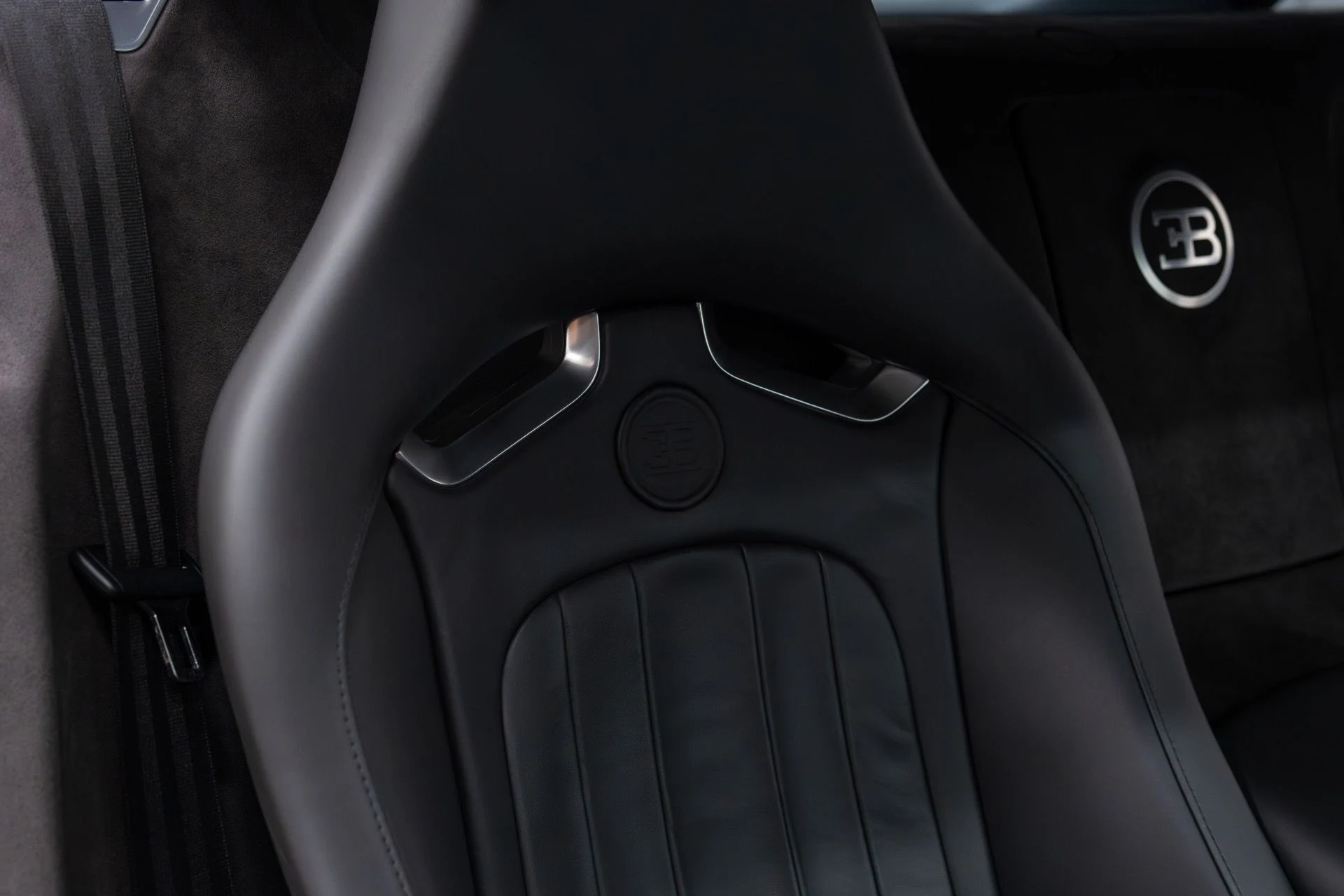 mph047_865407148_Used_2008_Bugatti_Veyron_164_1769463944_6e14002c68