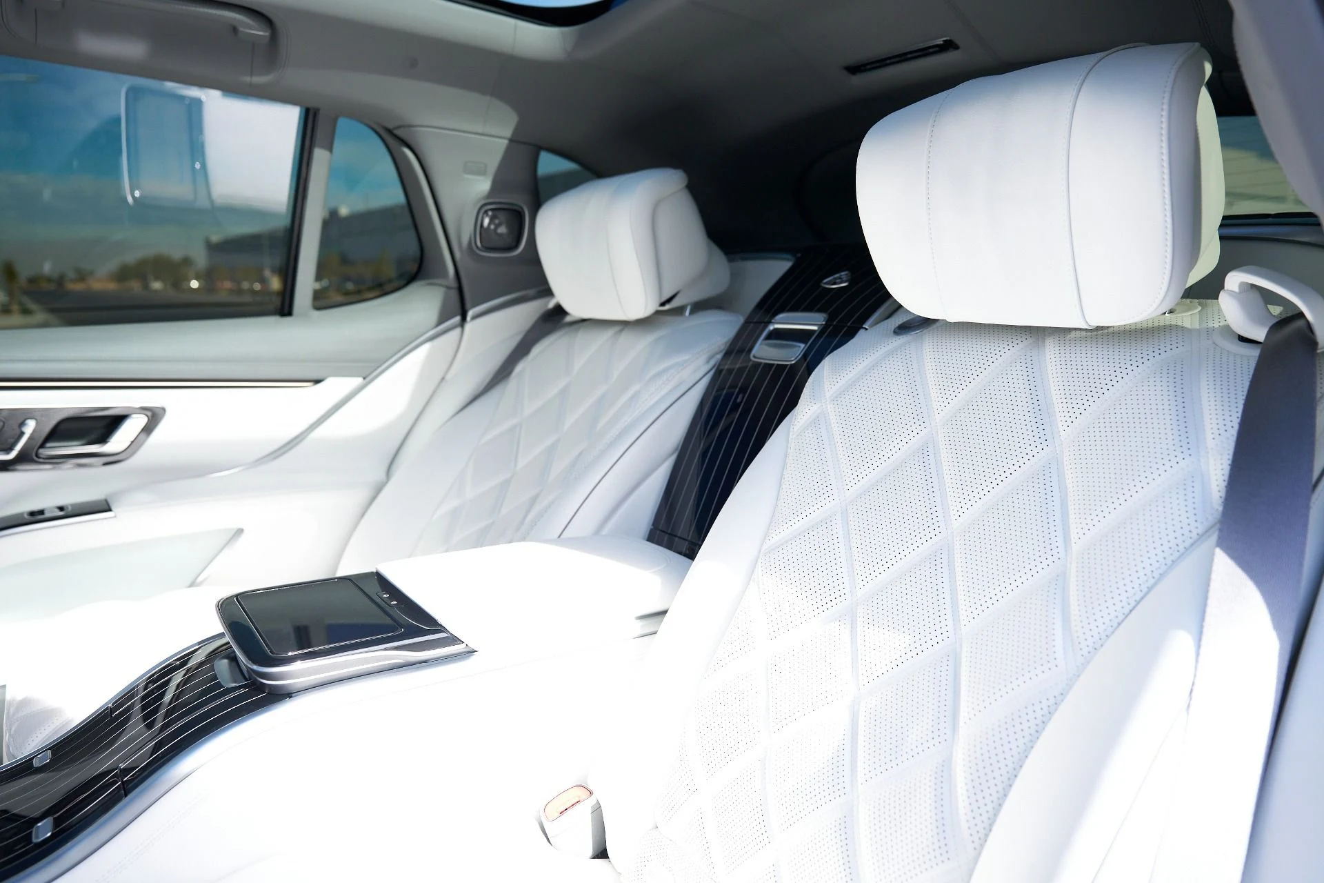 mph047_87907756_Used_2024_Mercedes_Benz_EQS_Maybach_EQS_680_1766455922_78054b3628