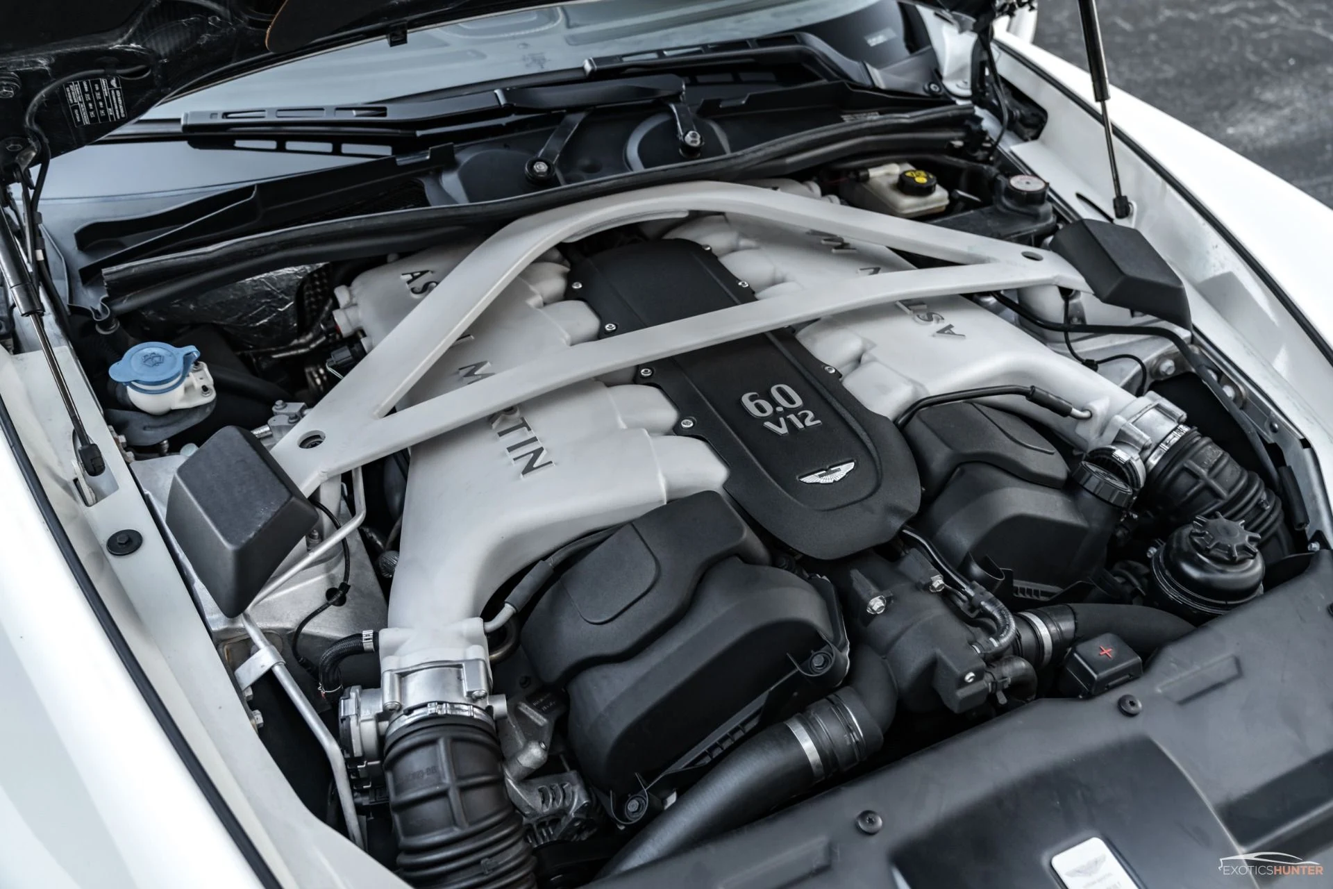 mph047_900601867_Used_2015_Aston_Martin_Vanquish_Carbon_White_Tasteful_Upgrades_1784056520_4f543bbdf5