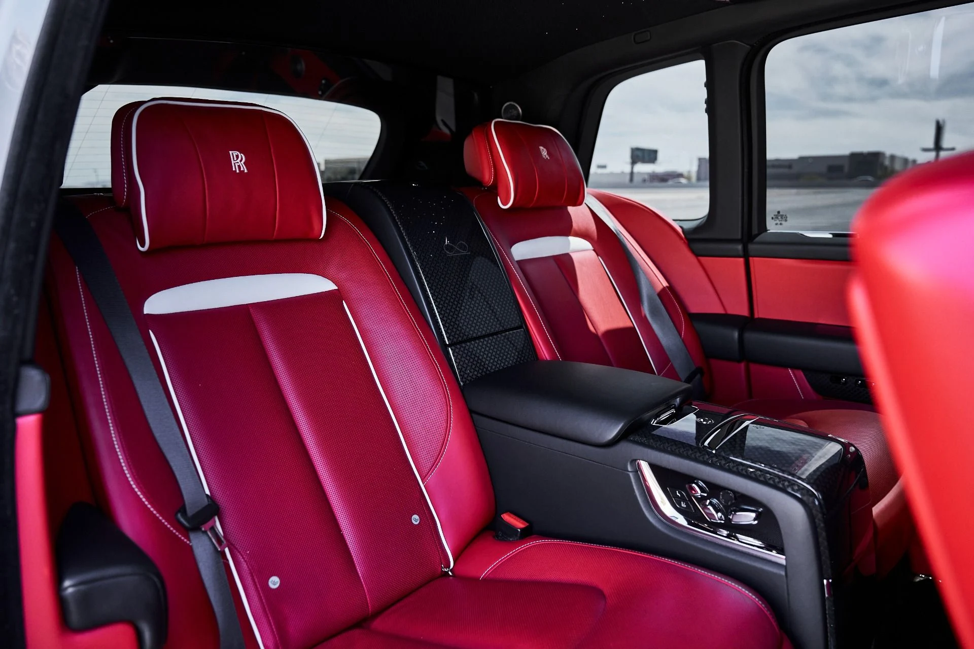 mph047_921075603_Used_2024_Rolls_Royce_Cullinan_Black_Badge_1775871019_ee75f77da4