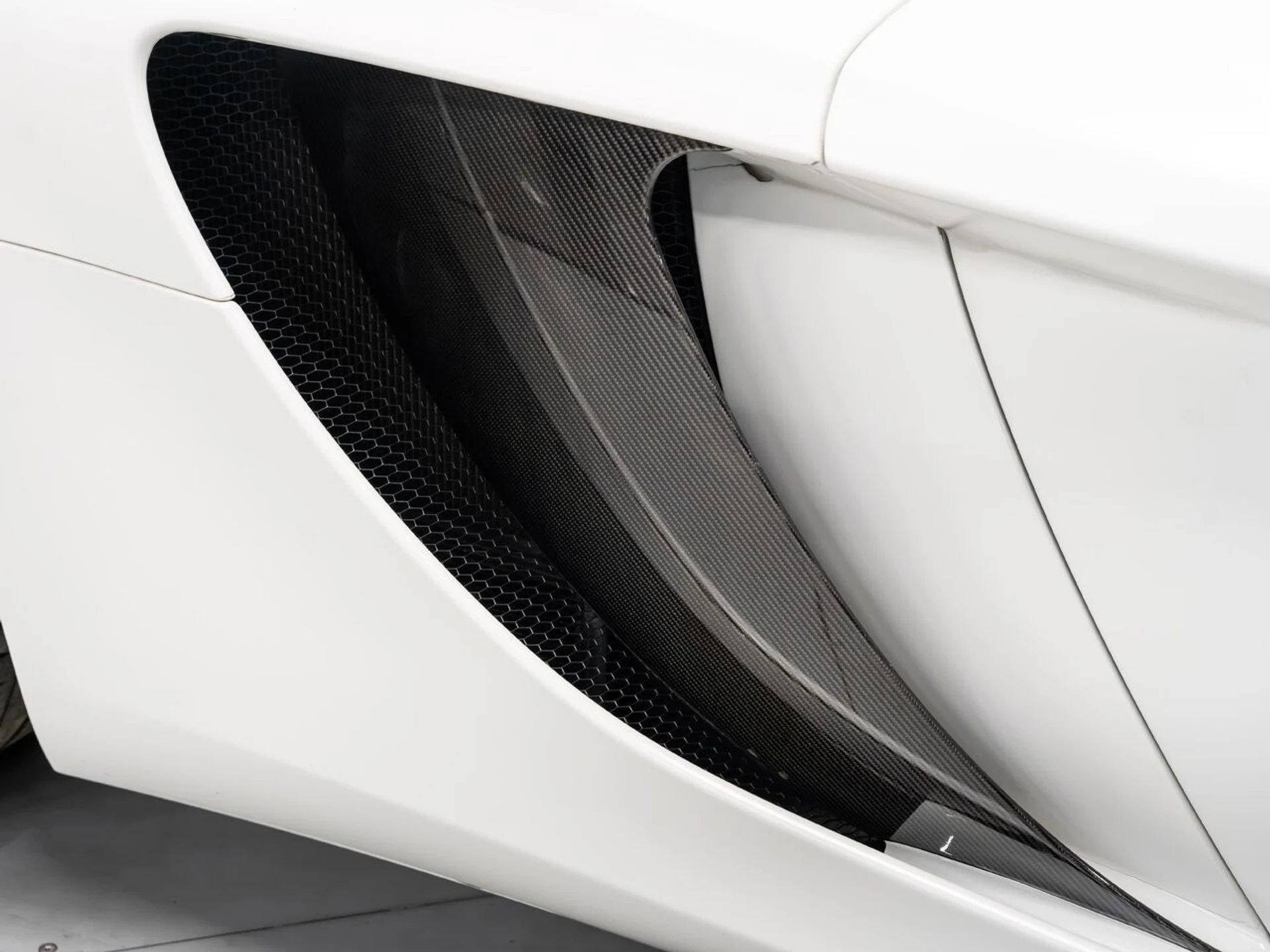 mph047_927694155_mclaren_mp4_12c_2012_2a1e6b20f9