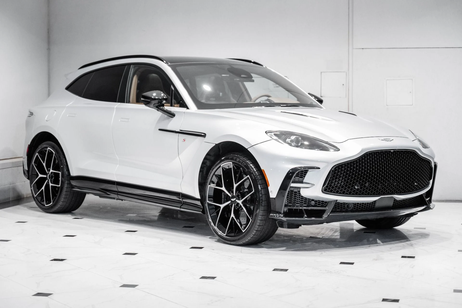 mph047_932591463_New_2026_Aston_Martin_DBX_S_1780937216_93d02782f4