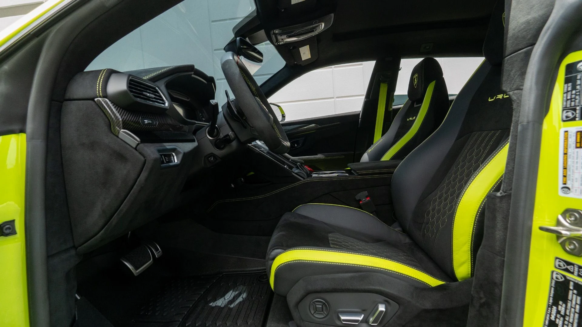 mph047_936809802_Used_2024_Lamborghini_Urus_Performante_1753476191_f3656922b4