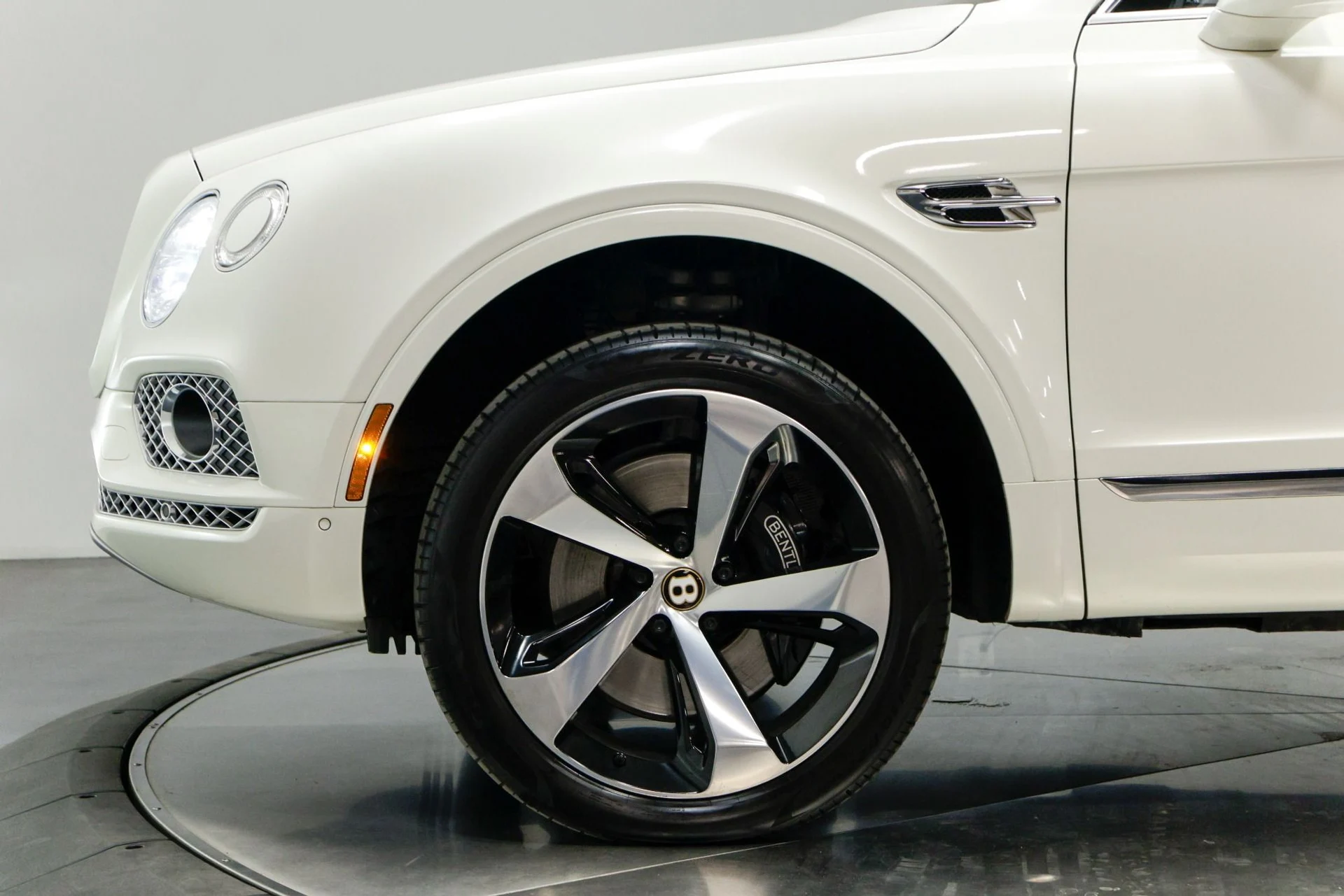 mph047_951184469_Used_2020_Bentley_Bentayga_V8_1760480790_1df9426ff4