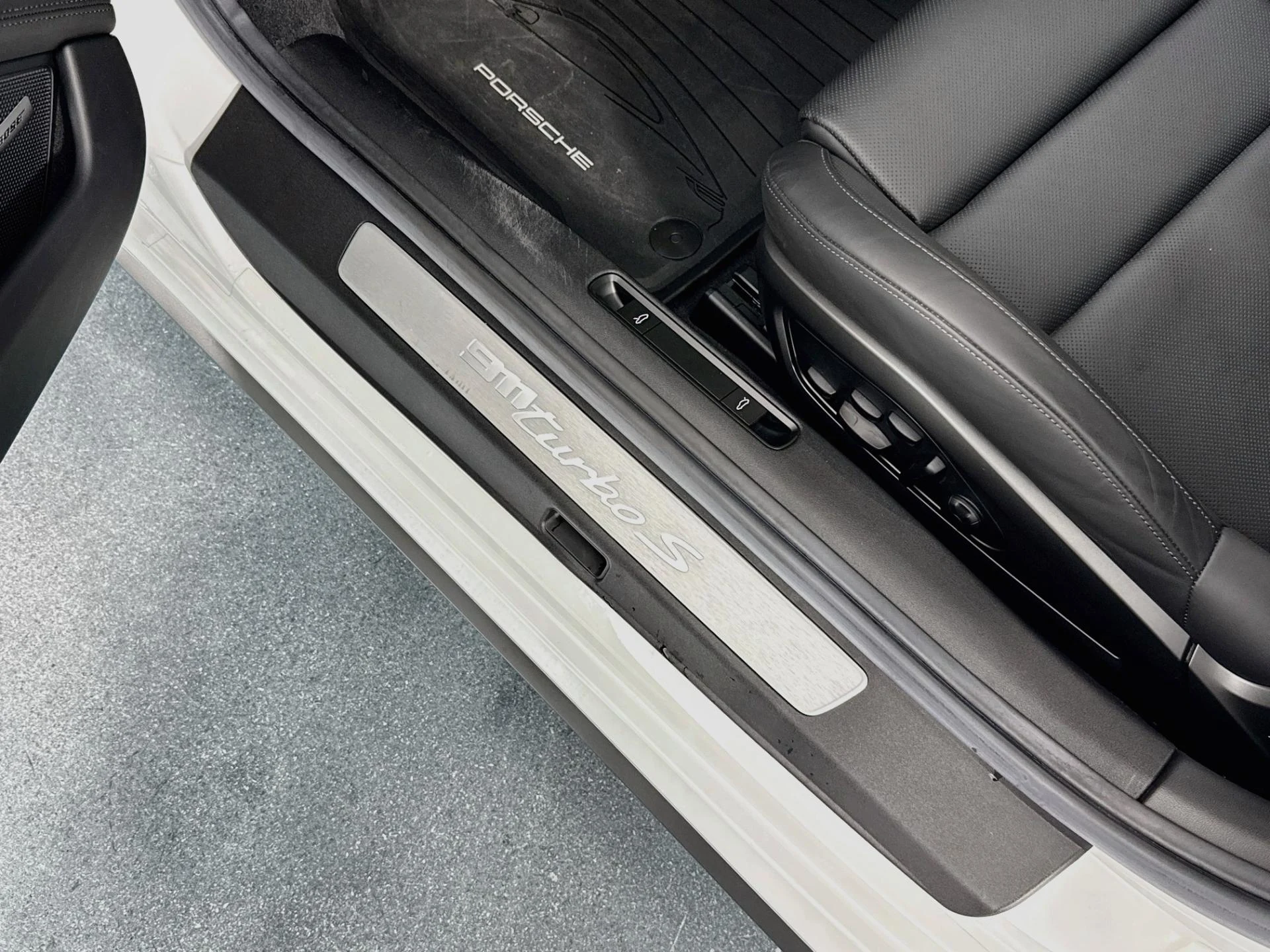 mph047_960142822_Used_2024_Porsche_911_Turbo_S_1788891740_633658c97e