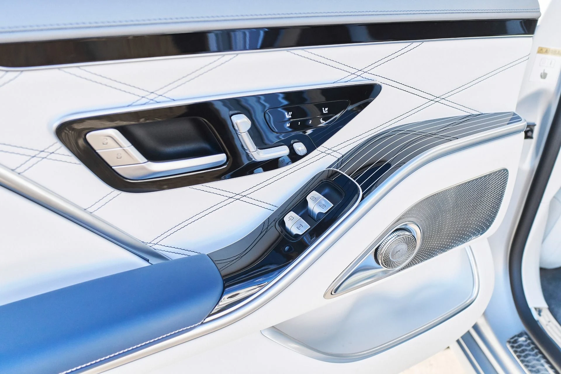 mph047_961121521_Used_2024_Mercedes_Benz_S_Class_Maybach_S_680_1765936834_3c3a29b09a