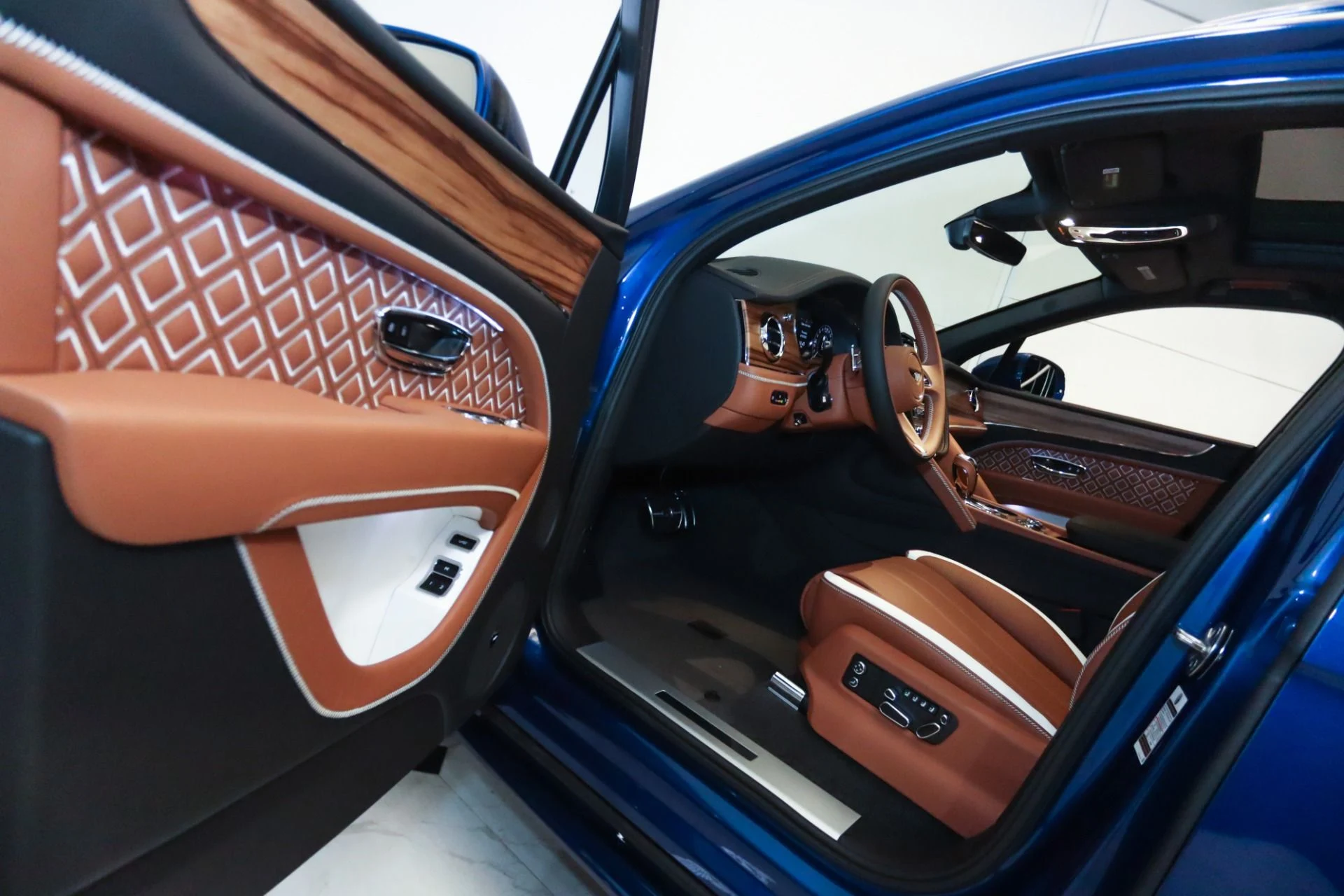 mph047_965184739_Used_2025_Bentley_Bentayga_S_1744810623_25678d3a93