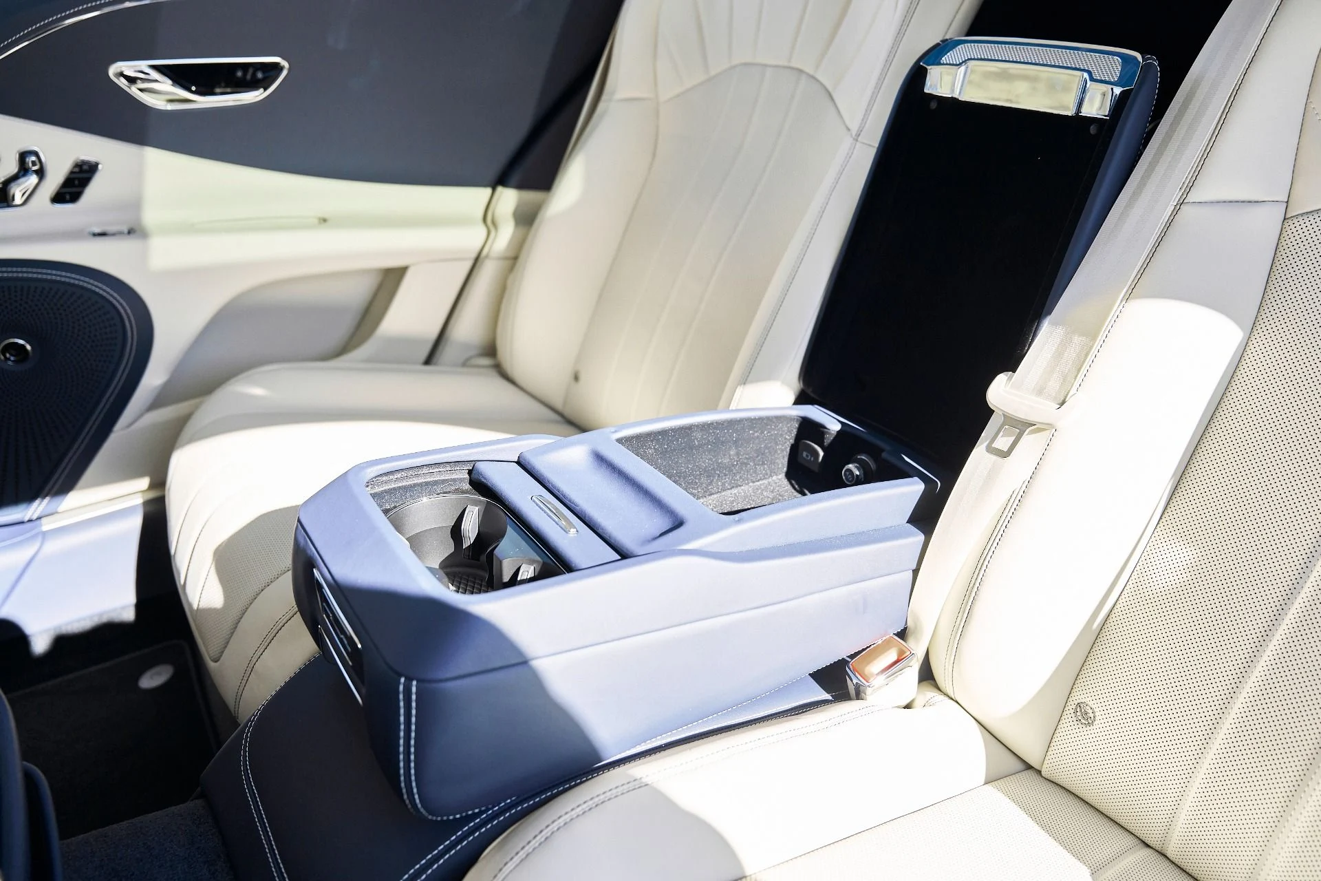 mph047_96705447_Used_2024_Bentley_Flying_Spur_Mulliner_V8_1768876622_4763140769