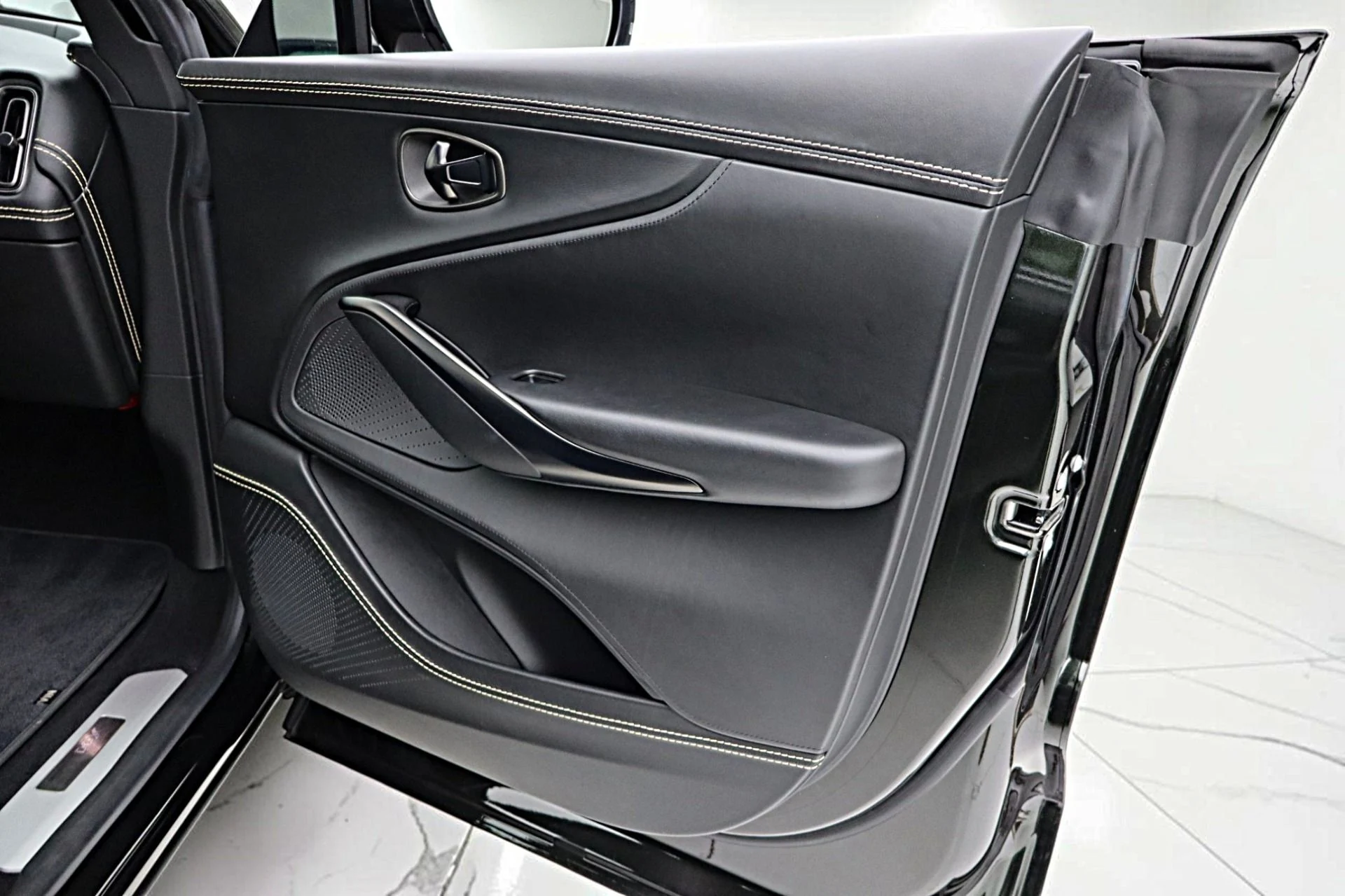 mph047_974723810_Used_2021_Aston_Martin_DBX_ac177daab6