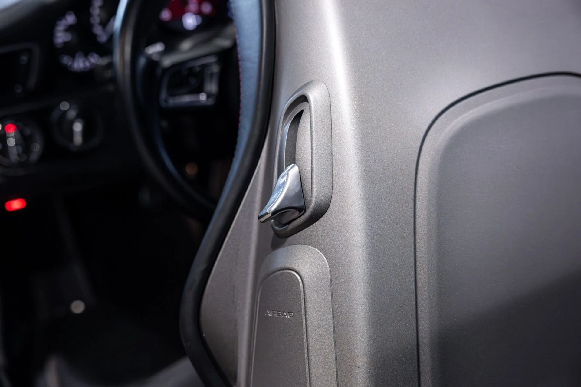 mph048_1004390300_2_A_8207548165