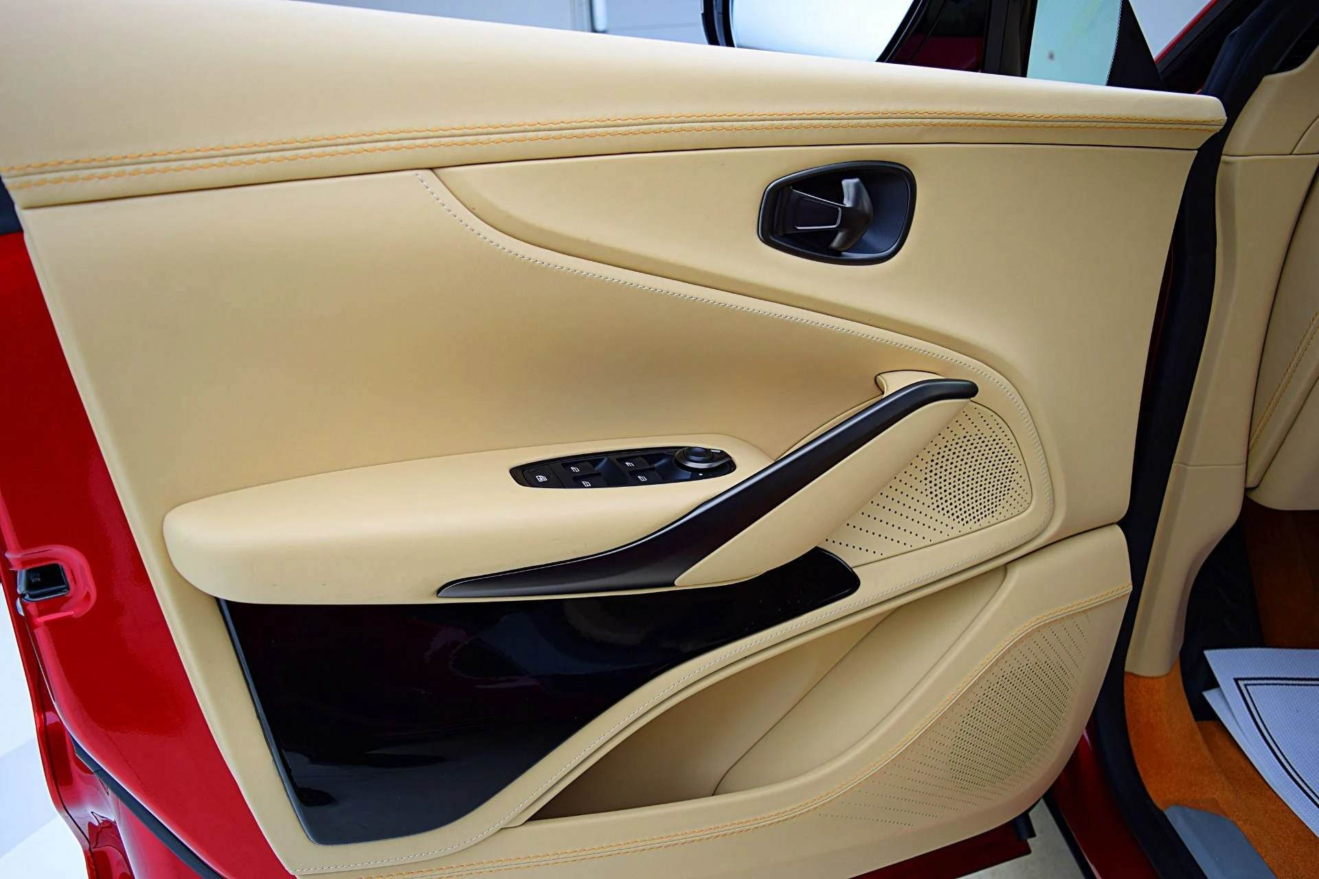 mph048_1041379882_Used_2023_Aston_Martin_DBX_707_b61472dc1f