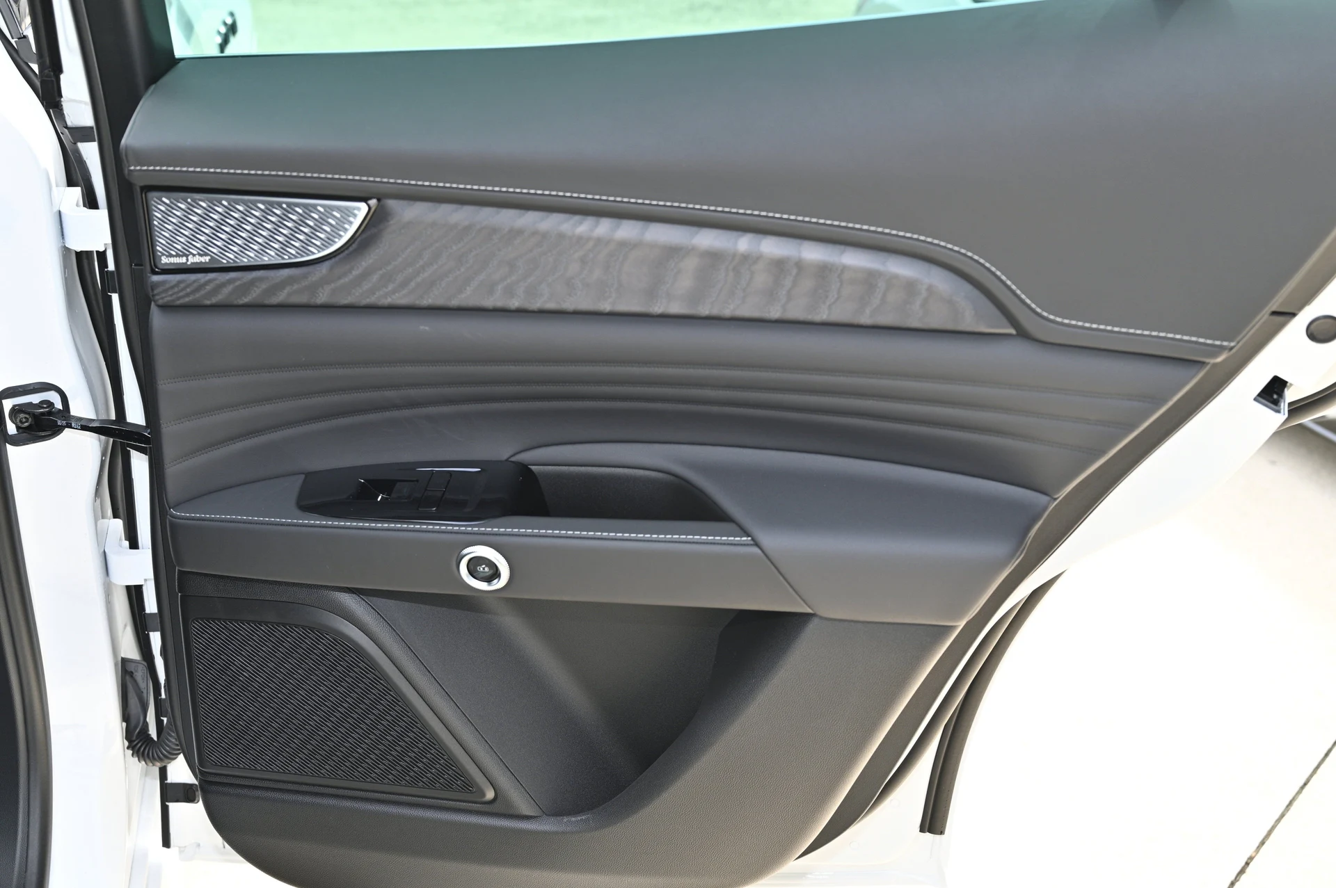 mph048_1042767292_e79345fa0135437b9fdaacb994310403_cbf3dbbf49