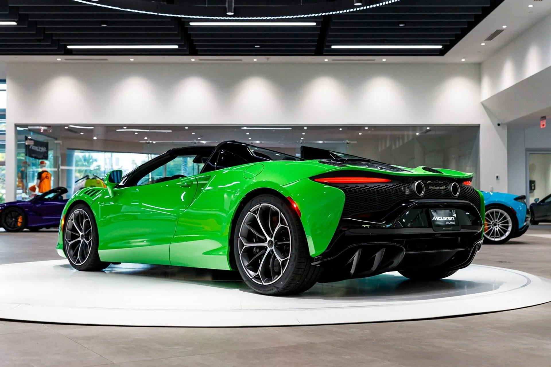 mph048_1051720758_647_p49_l_4b613b0482