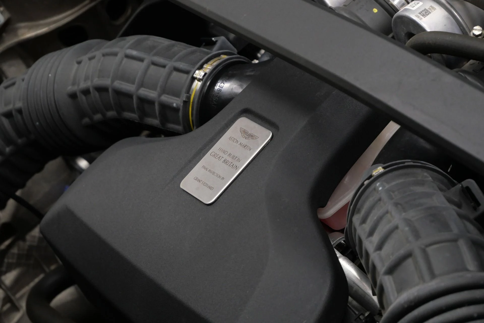 mph048_1056124976_Used_2021_Aston_Martin_DB_11_Volante_1760108226_7e3f57206d