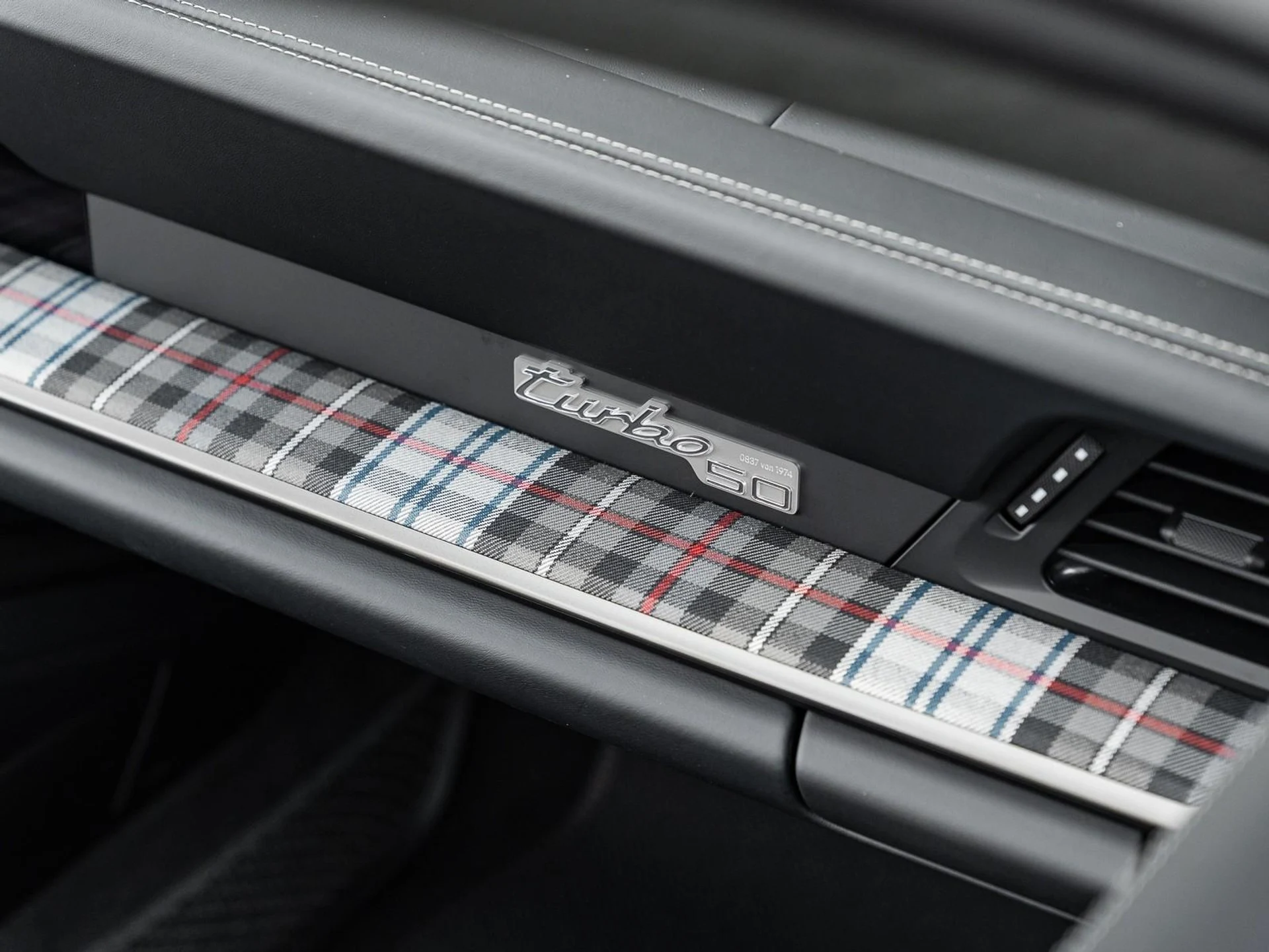 mph048_1065879721_Used_2025_Porsche_911_Turbo_1761858425_d13d6951c8