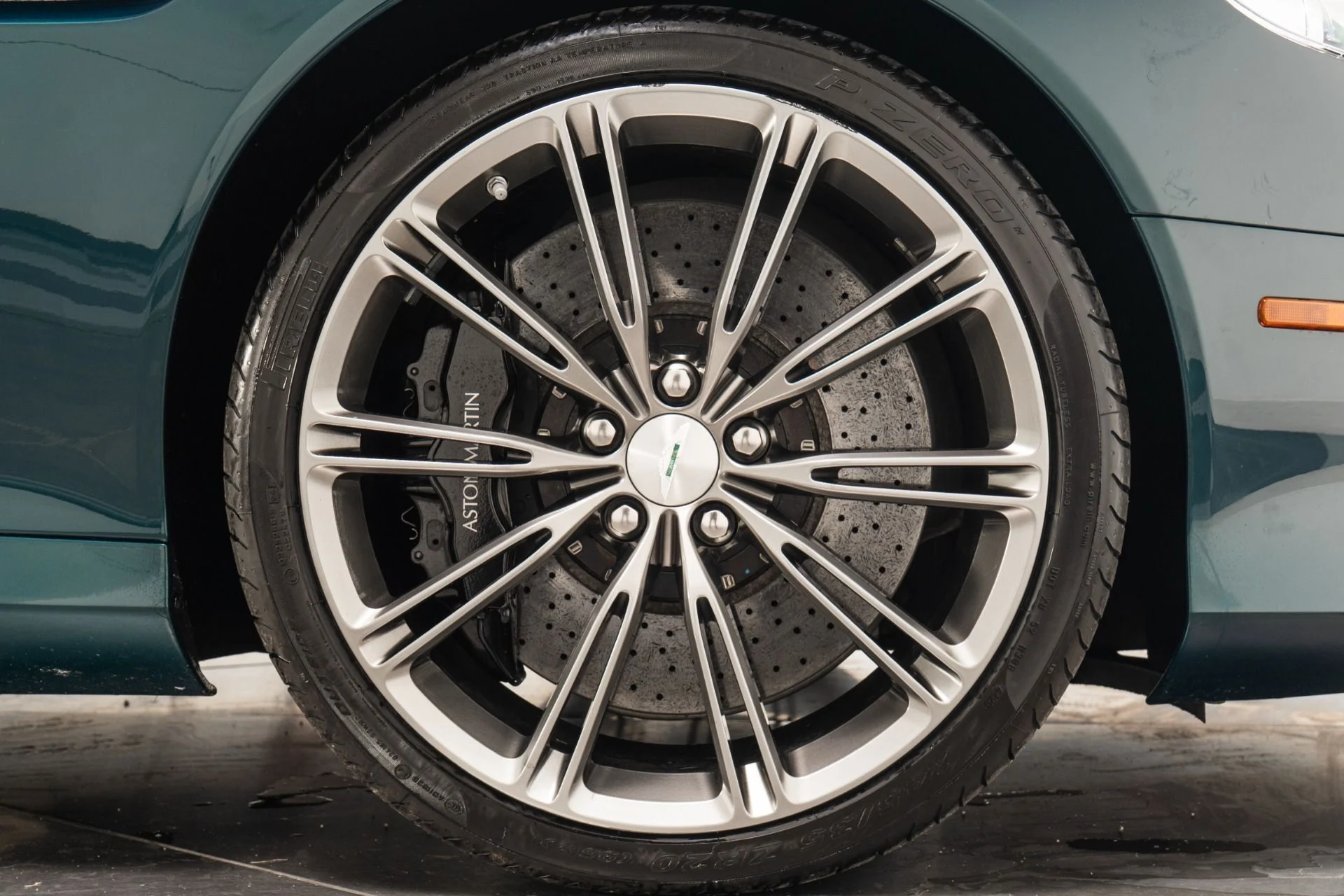 mph048_1068329762_Used_2015_Aston_Martin_DB_9_Volante_1759413390_86e3a71acd