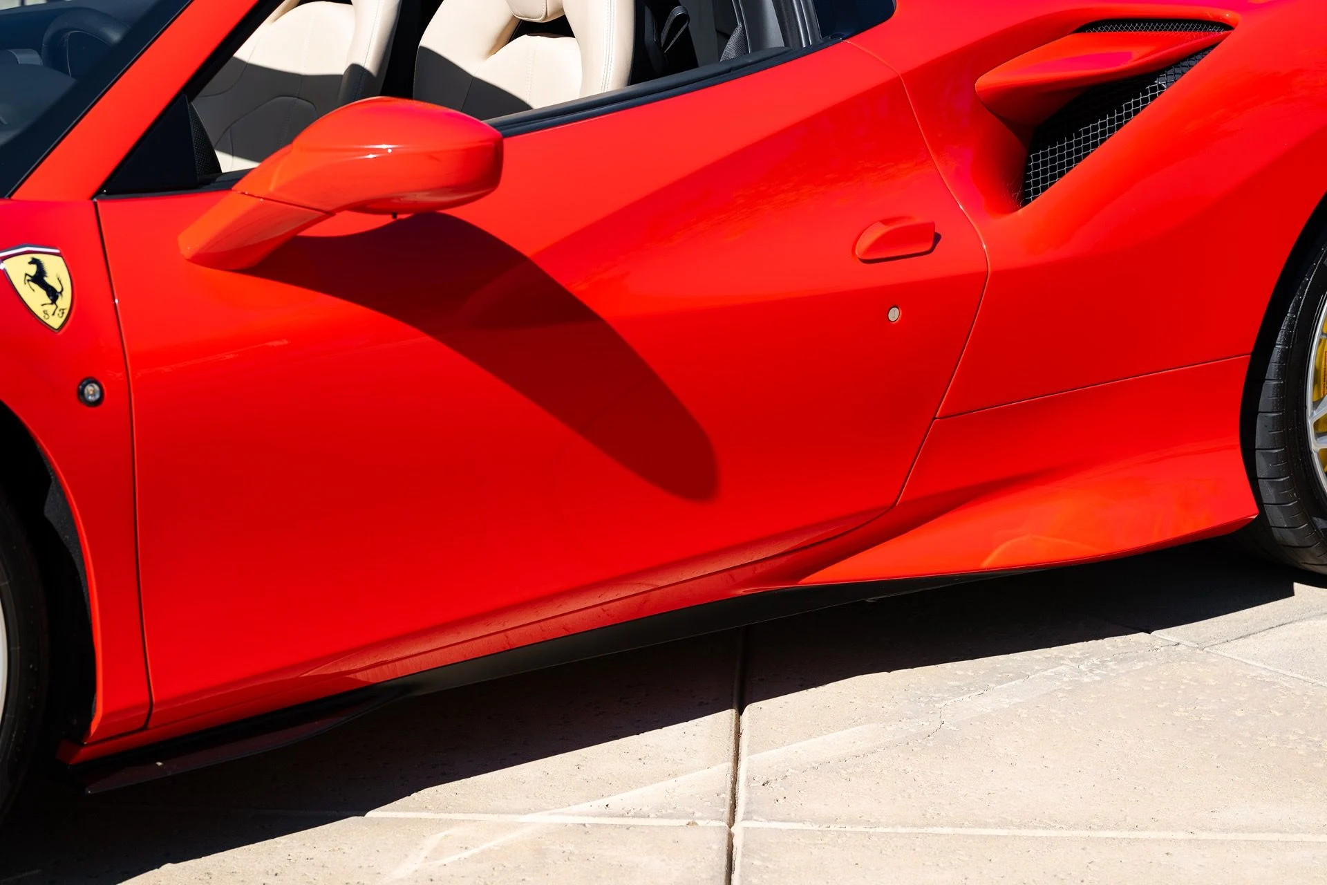 mph048_1112744516_Used_2022_Ferrari_F8_Spider_1791574017_0ec1430263