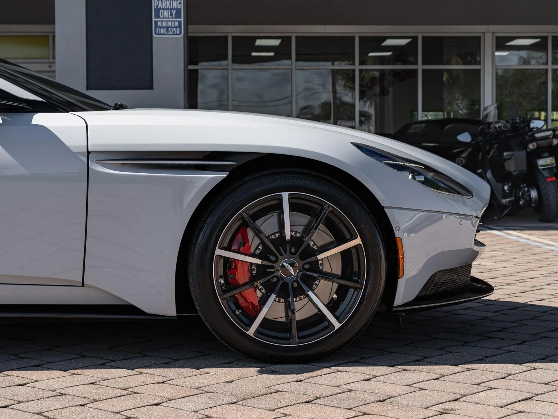 mph048_1118808989_Used_2022_Aston_Martin_DB_11_Volante_1767028121_a84f89e20b