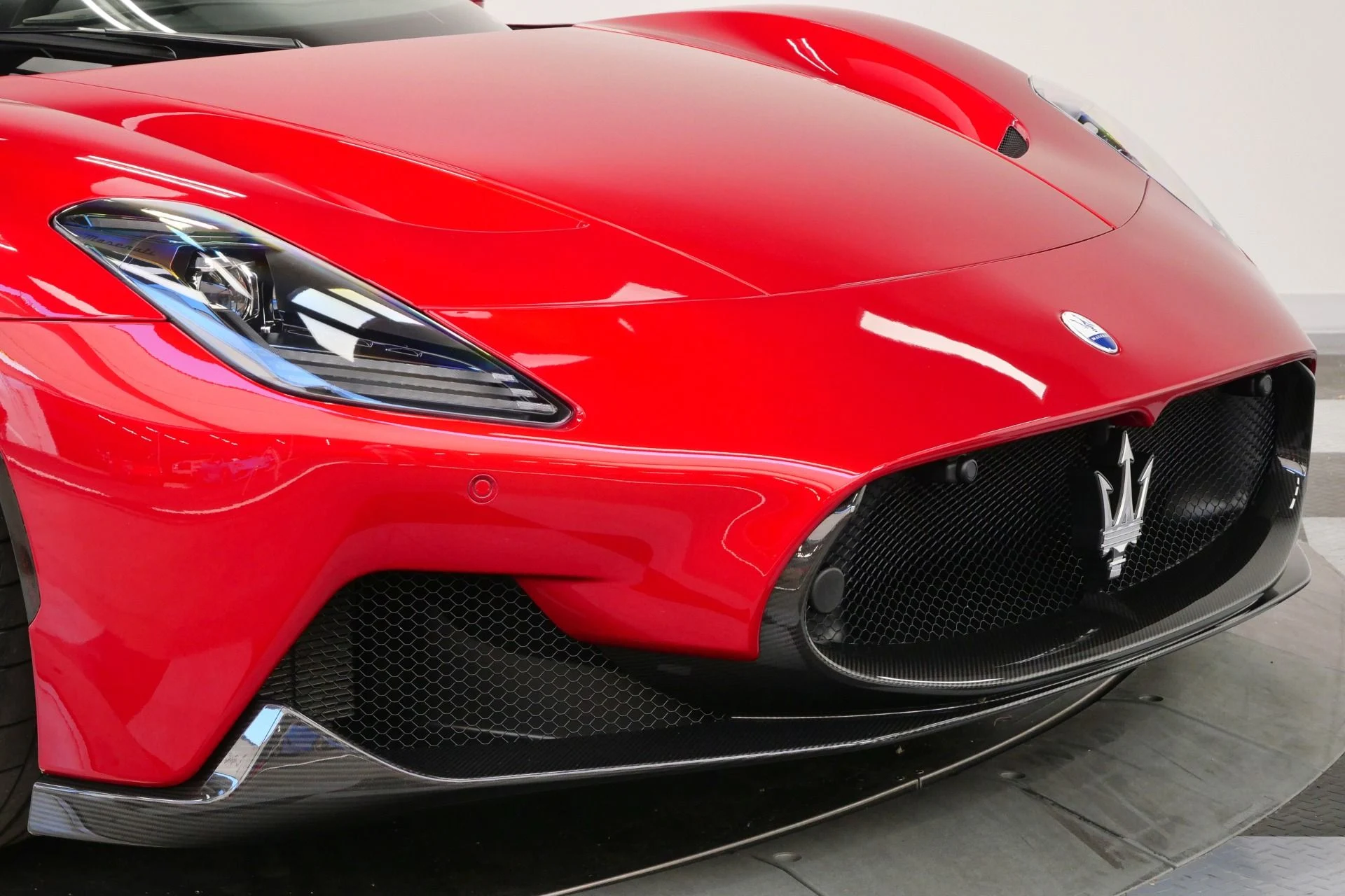 mph048_1140562809_Used_2023_Maserati_MC_20_Cielo_1598_Miles_Carbon_Ceramic_Brakes_Interior_Exterior_Carbon_Packages_1776351589_40ffa600b5