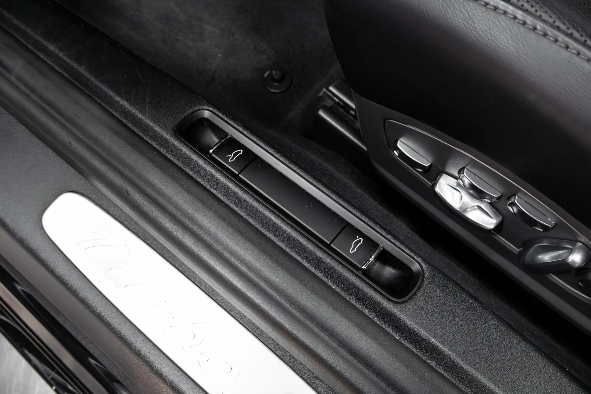 mph048_1163961840_Used_2015_Porsche_911_Turbo_S_1761834686_fdafed27ac