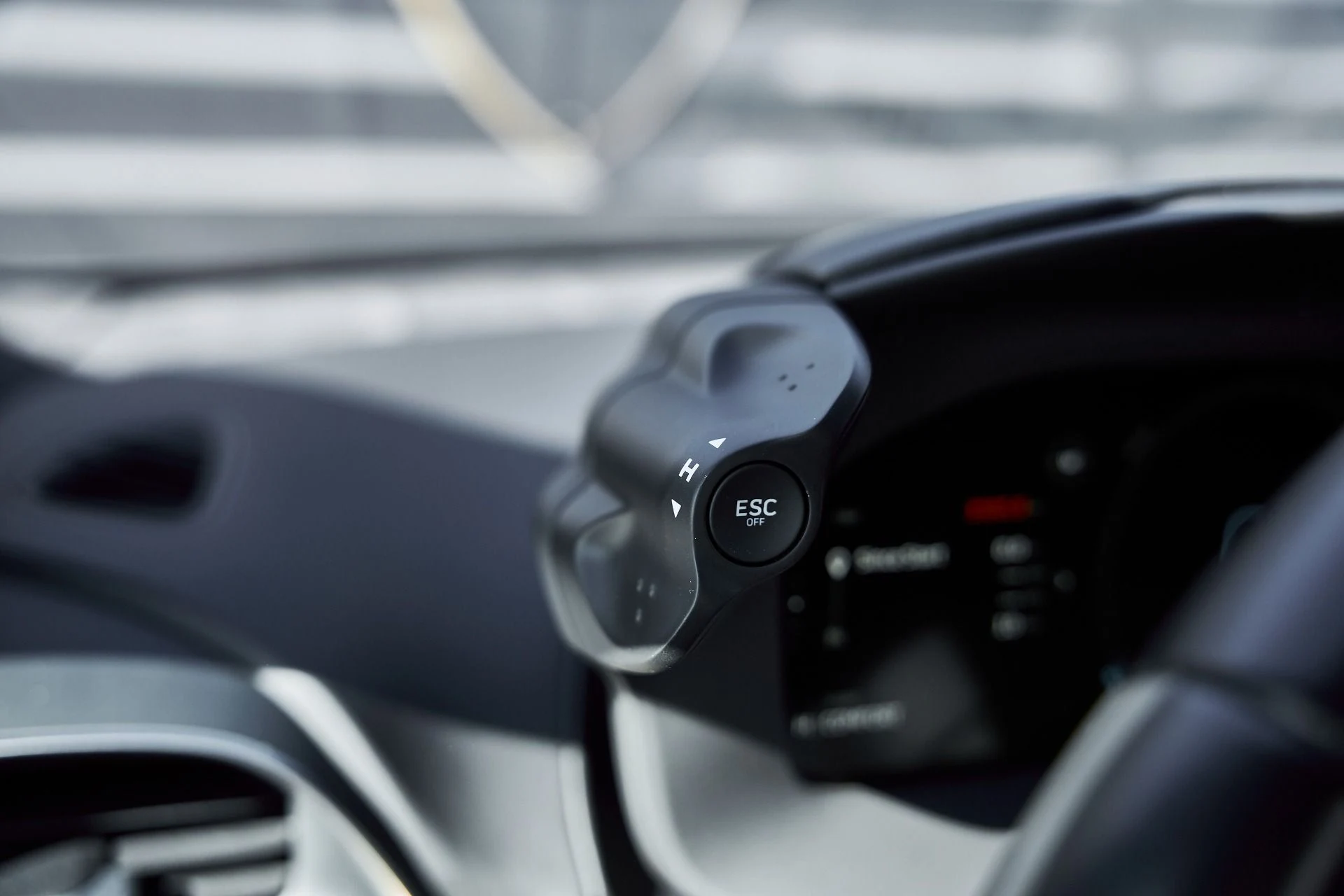 mph048_1171089247_Used_2023_Mc_Laren_Artura_1770256498_a793b28b85