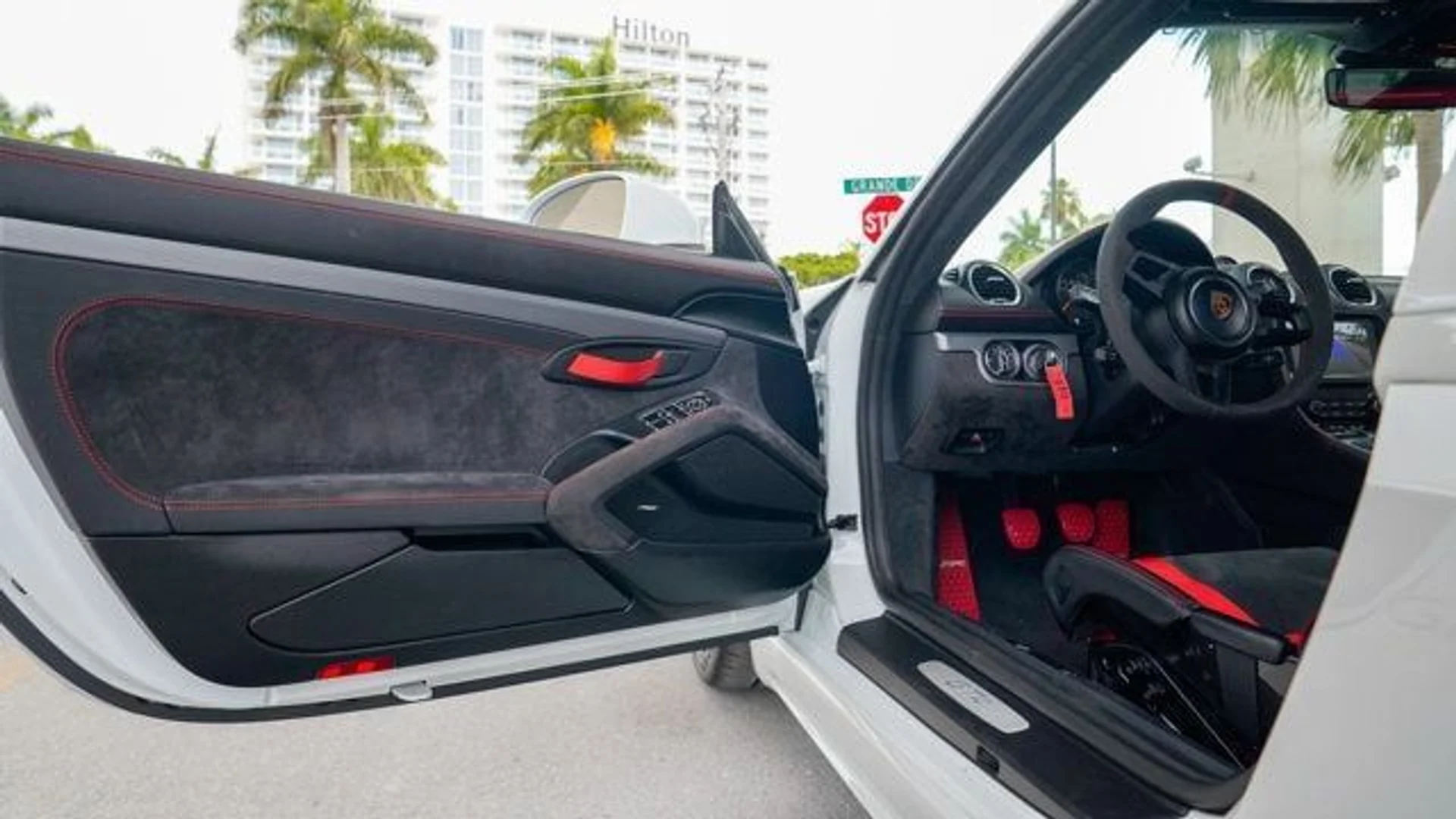 mph048_1204009425_used_2020_porsche_718_cayman_gt4coupe_14354_22875819_49_640_55223eb553
