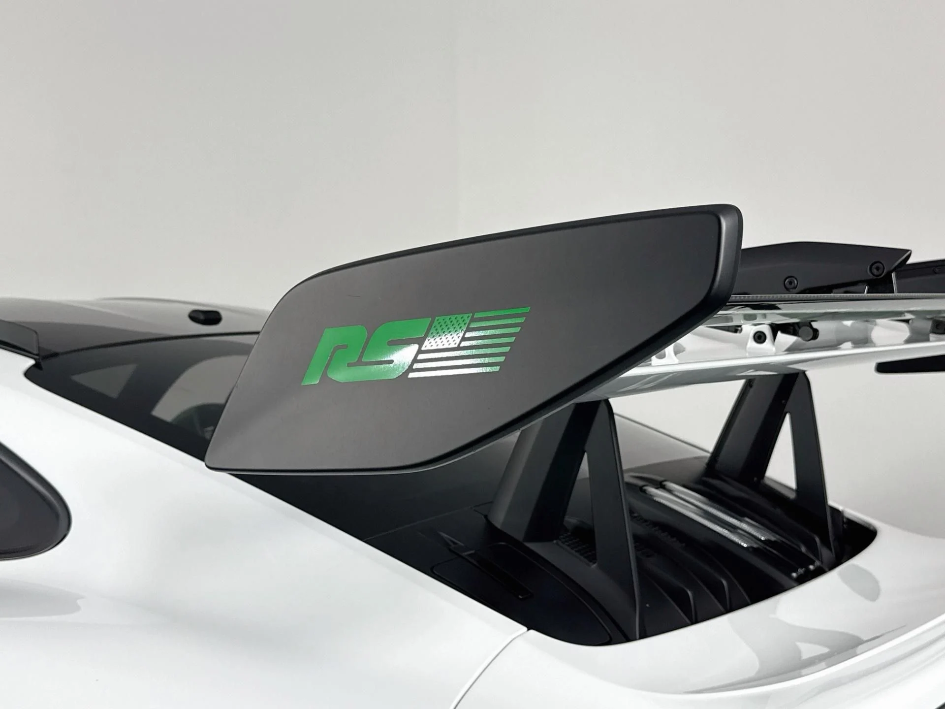 mph048_1205120350_Used_2024_Porsche_911_GT_3_RS_1786469531_e1b3bffc89