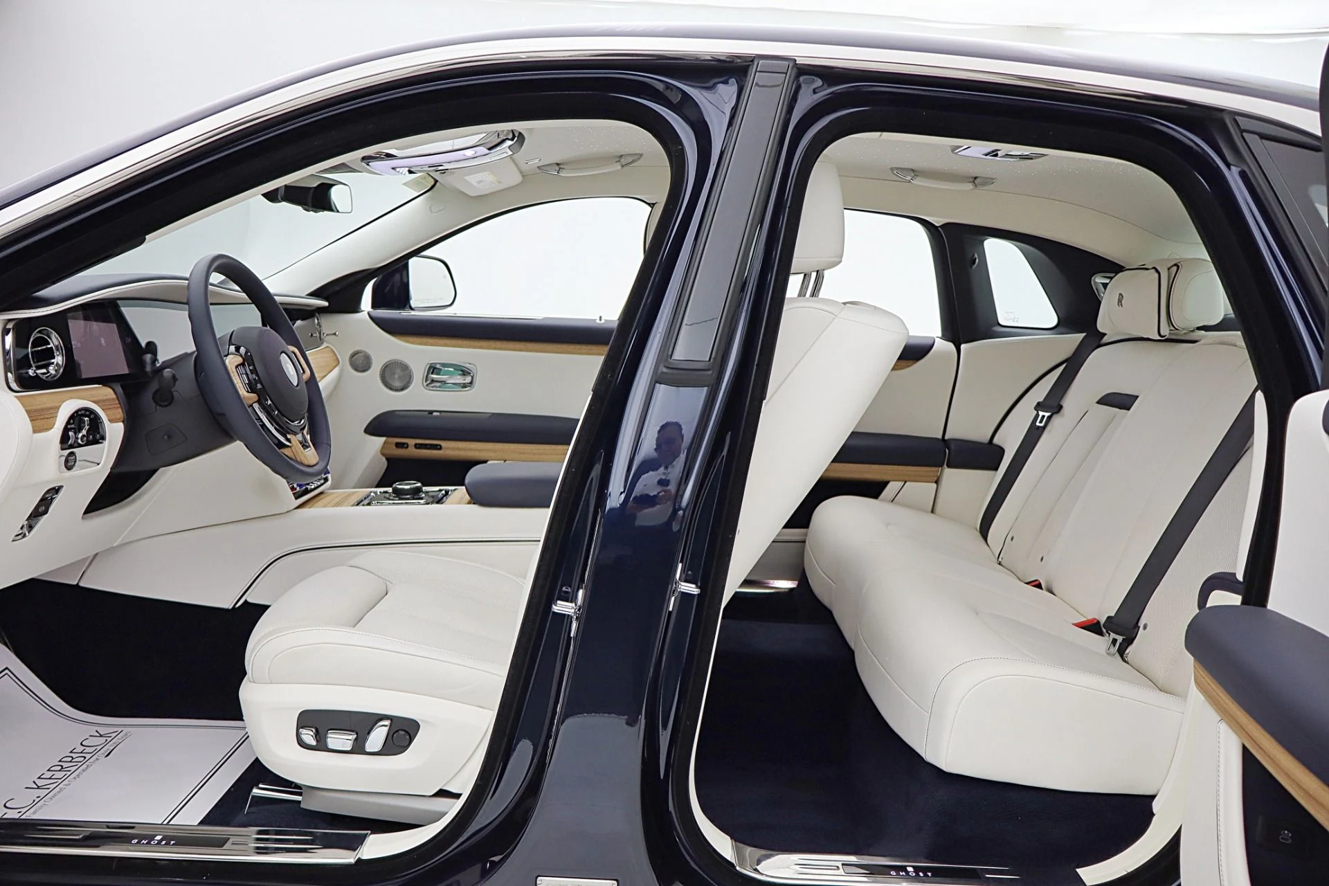 mph048_124389817_New_2025_Rolls_Royce_Ghost_LEASE_OPTIONS_AVAILABLE_1f2a3ff618