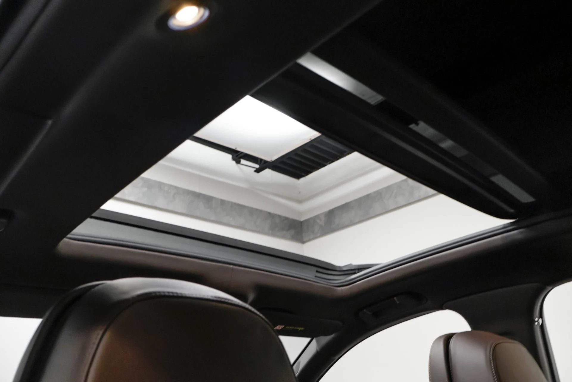 mph048_1249352345_Used_2020_Bentley_Bentayga_V8_1761664862_c25dd0ff5e