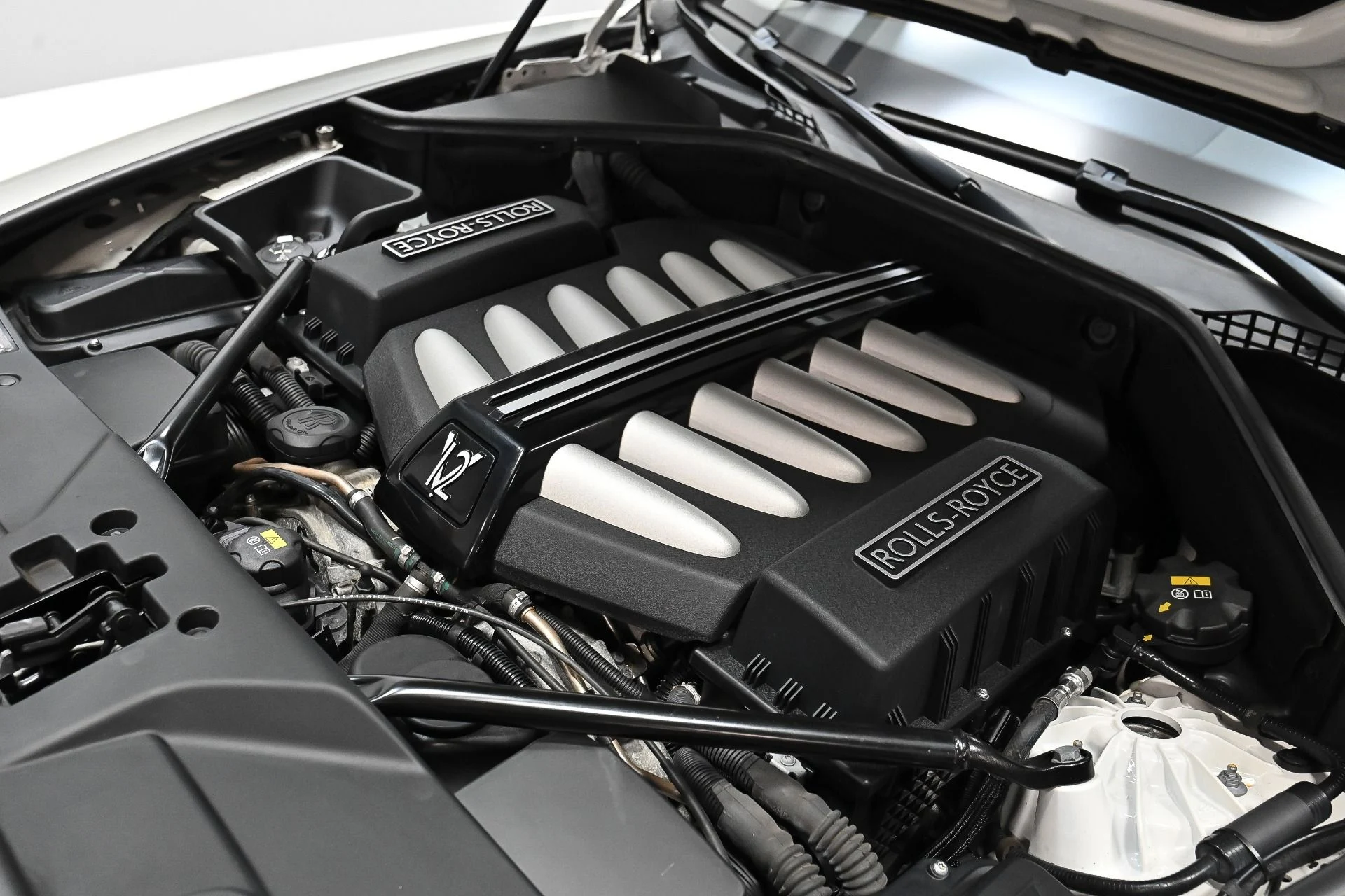 mph048_1271381920_Used_2017_Rolls_Royce_Ghost_1749695060_32cb6f597e