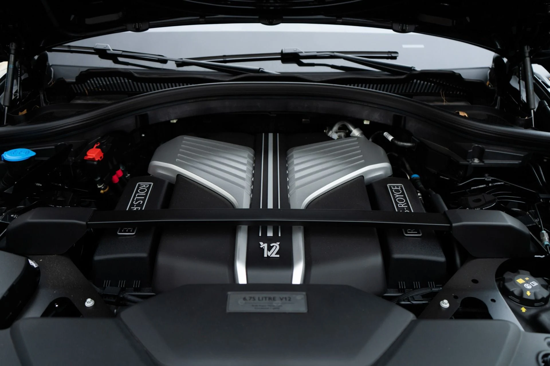 mph048_1287420945_Used_2026_Rolls_Royce_Cullinan_1765925177_090c9ae6d7